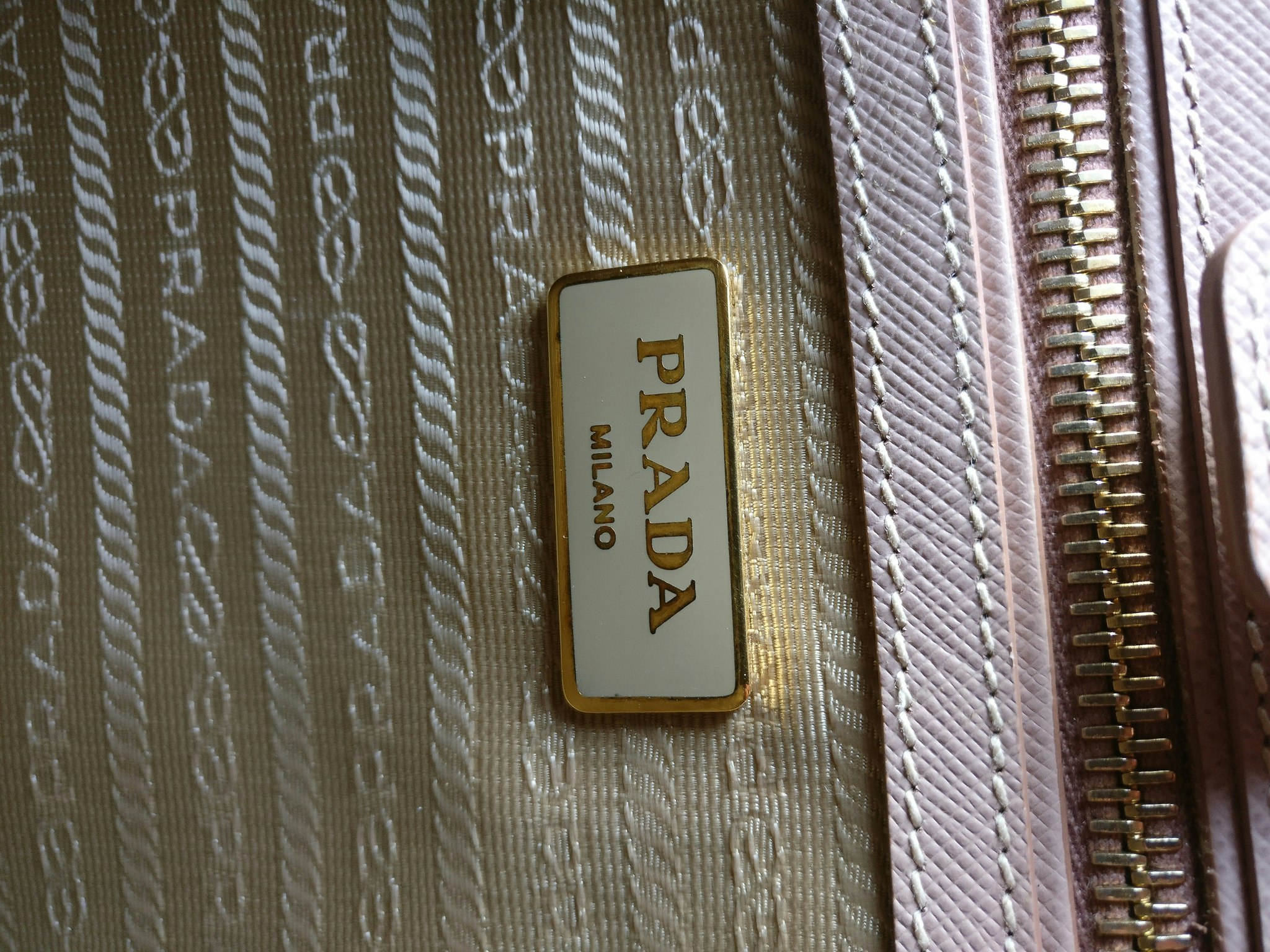 Prada L Saffiano Lux Cammeo