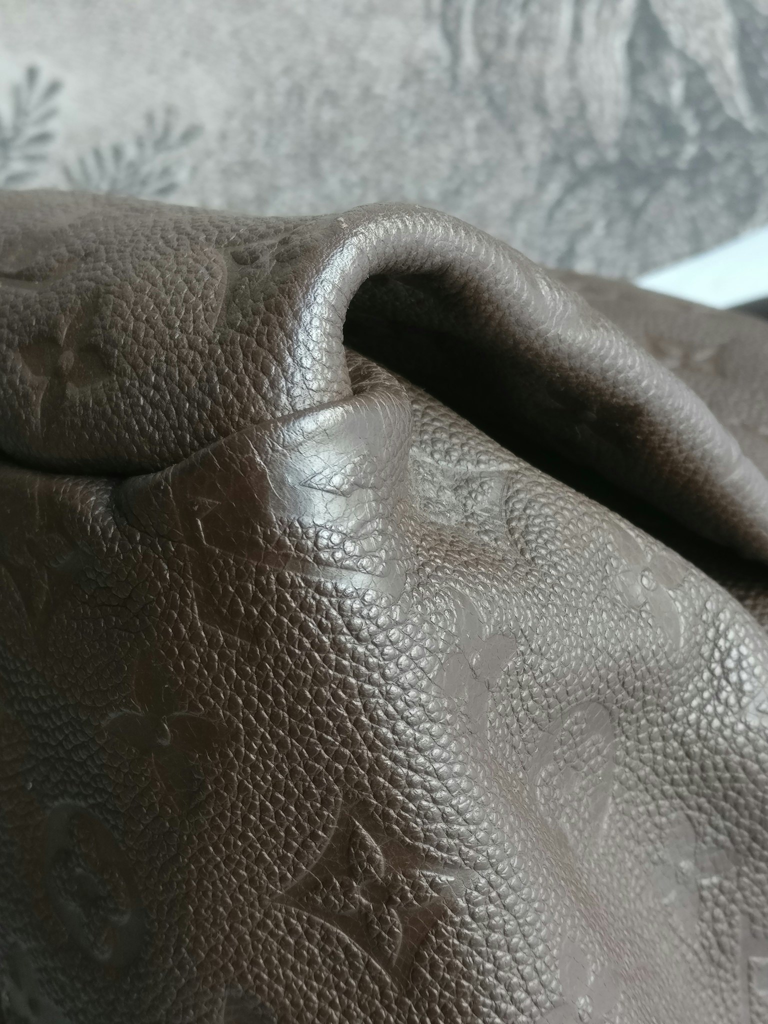 Louis Vuitton Empreinte Monogram Embossed Leather Artsy MM Burgundy Sh -  BougieHabit