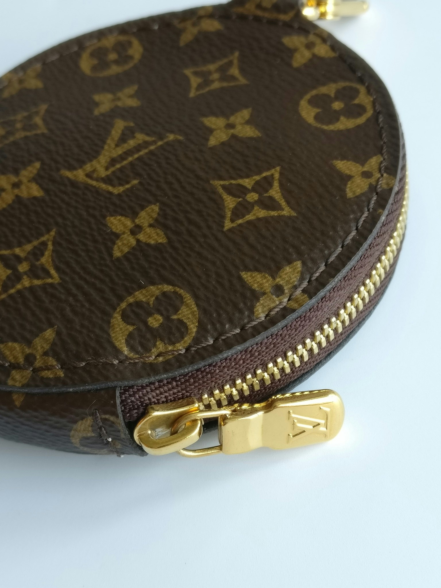 Louis Vuitton Khaki Bandoulière Shoulder Strap and Round Zipped Coin Pouch  in Monogram Canvas - SOLD