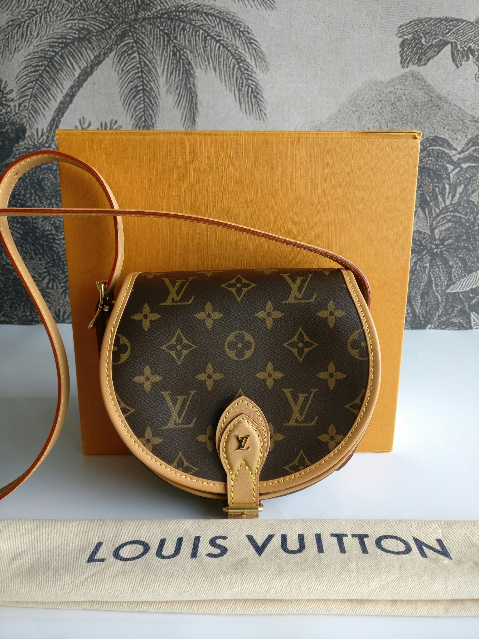 Bag of the Day 27: Louis Vuitton TAMBOURINE Monogram Bag What Fits