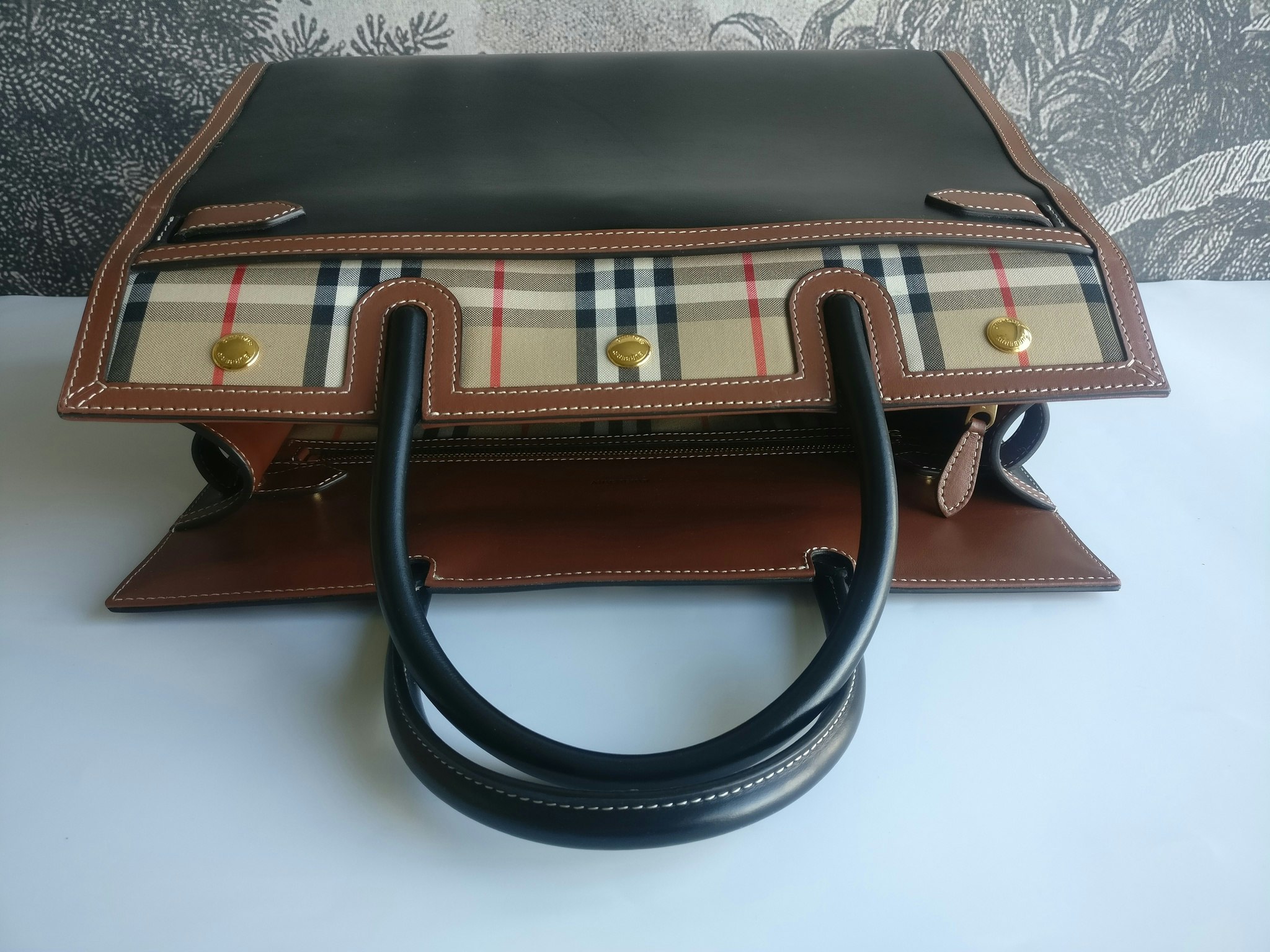 Burberry Medium Vintage Check Title tote