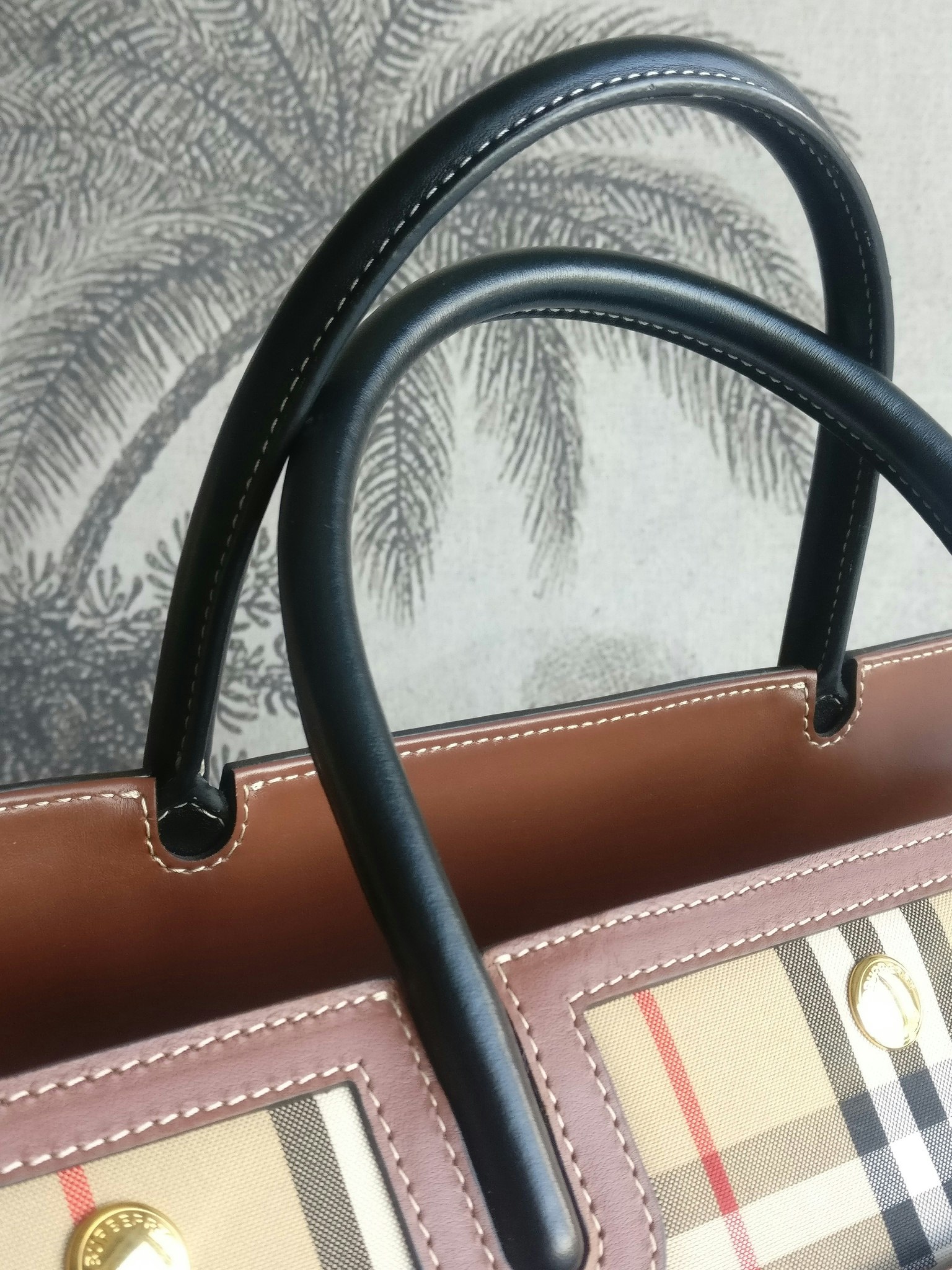 Burberry Medium Vintage Check Title tote