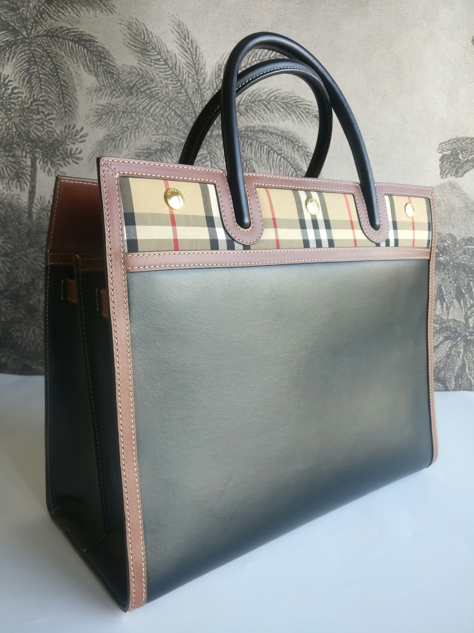 Burberry Medium Vintage Check Title tote