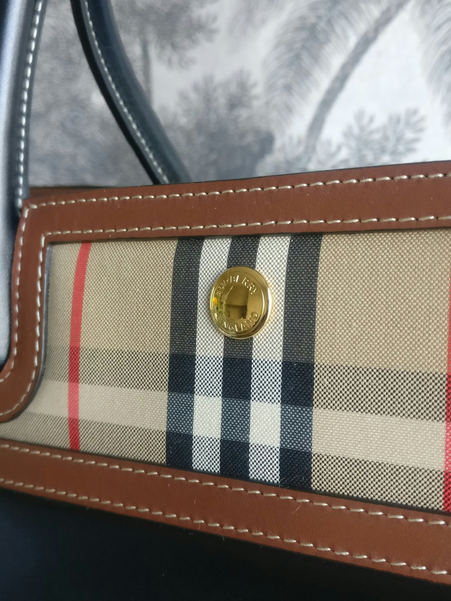Burberry Medium Vintage Check Title tote