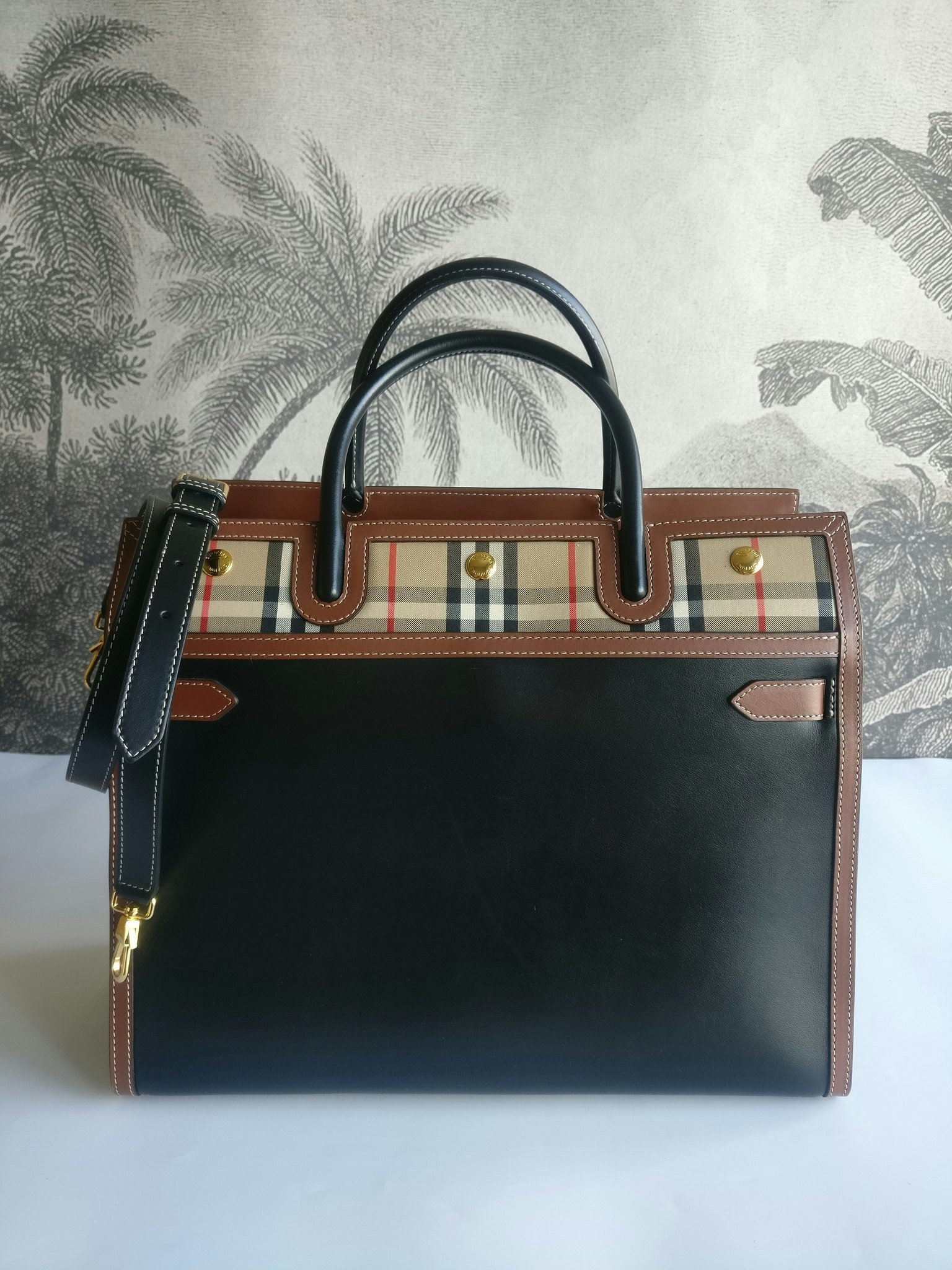 Burberry Medium Vintage Check Title tote