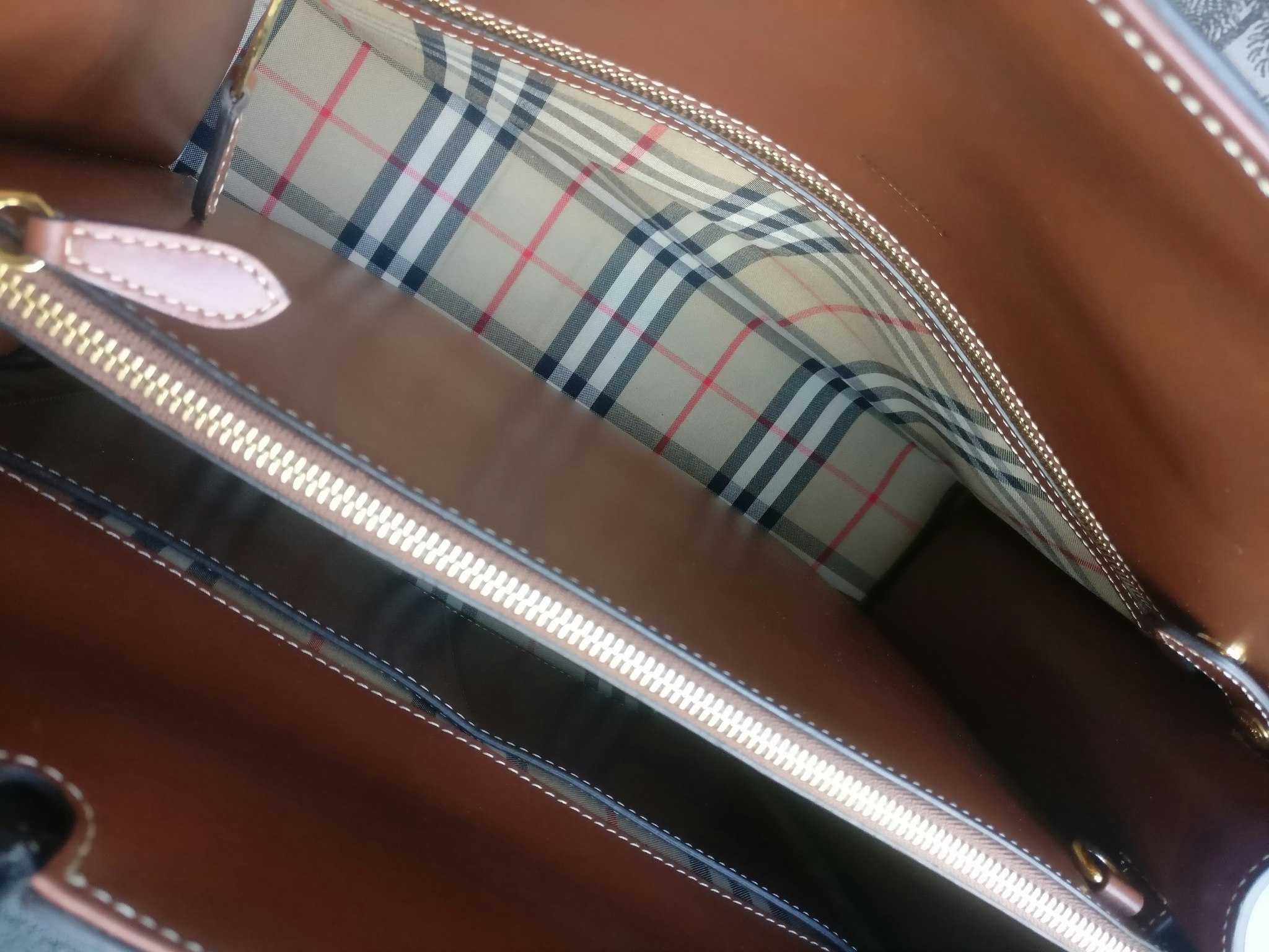 Burberry Medium Vintage Check Title tote