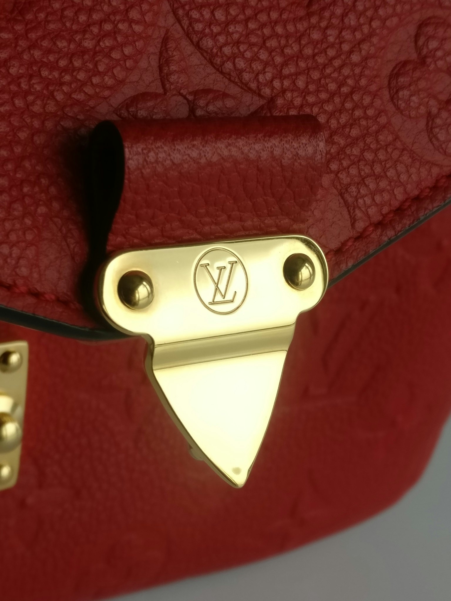 Louis Vuitton Pochette Metis, Empreinte in Scarlet Red