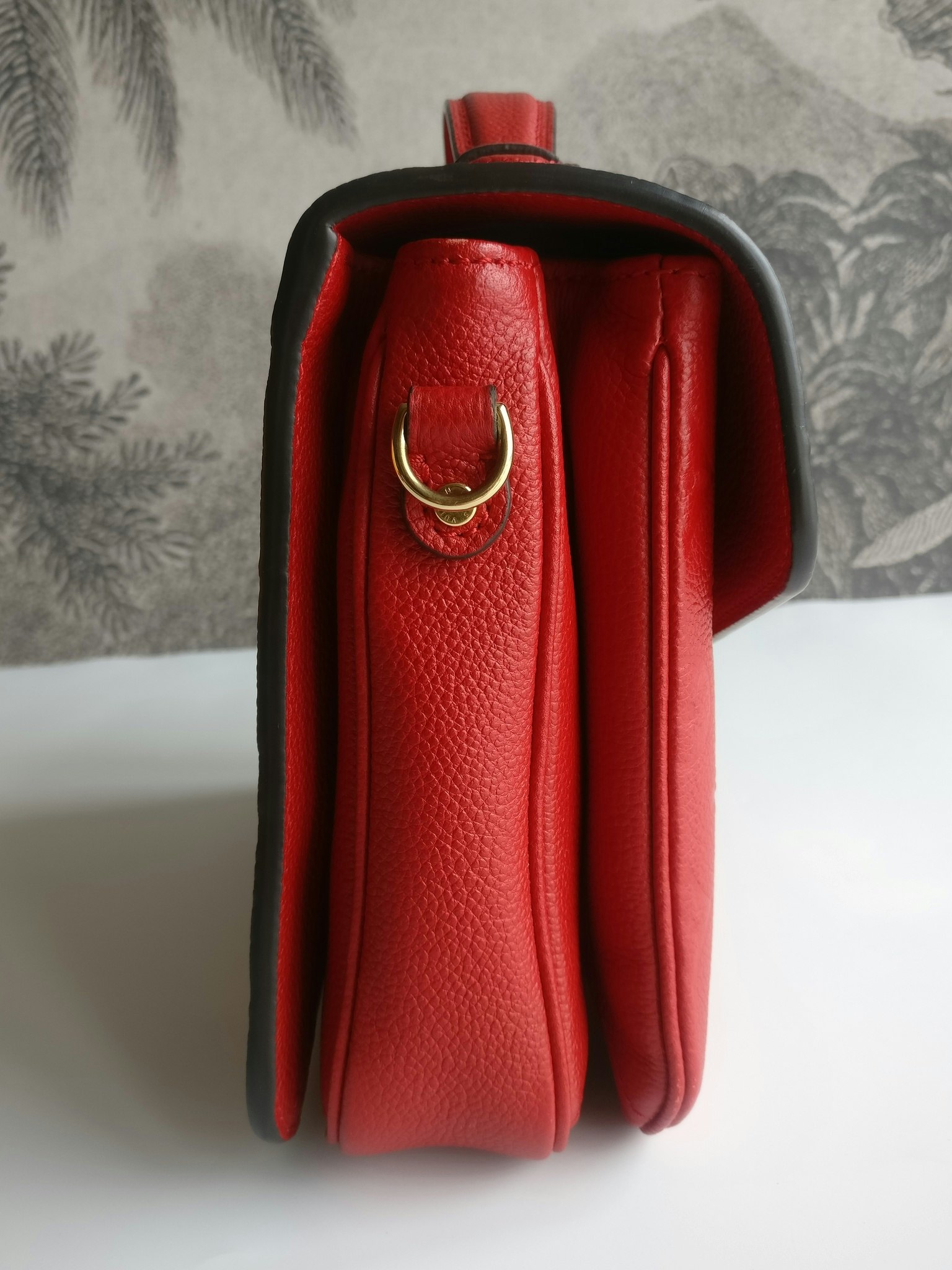 Louis Vuitton Pochette Metis empreinte cherry