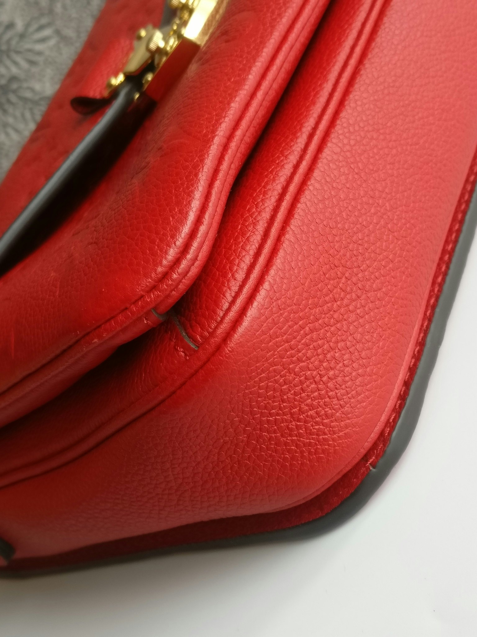 Louis Vuitton Pochette Metis empreinte cherry