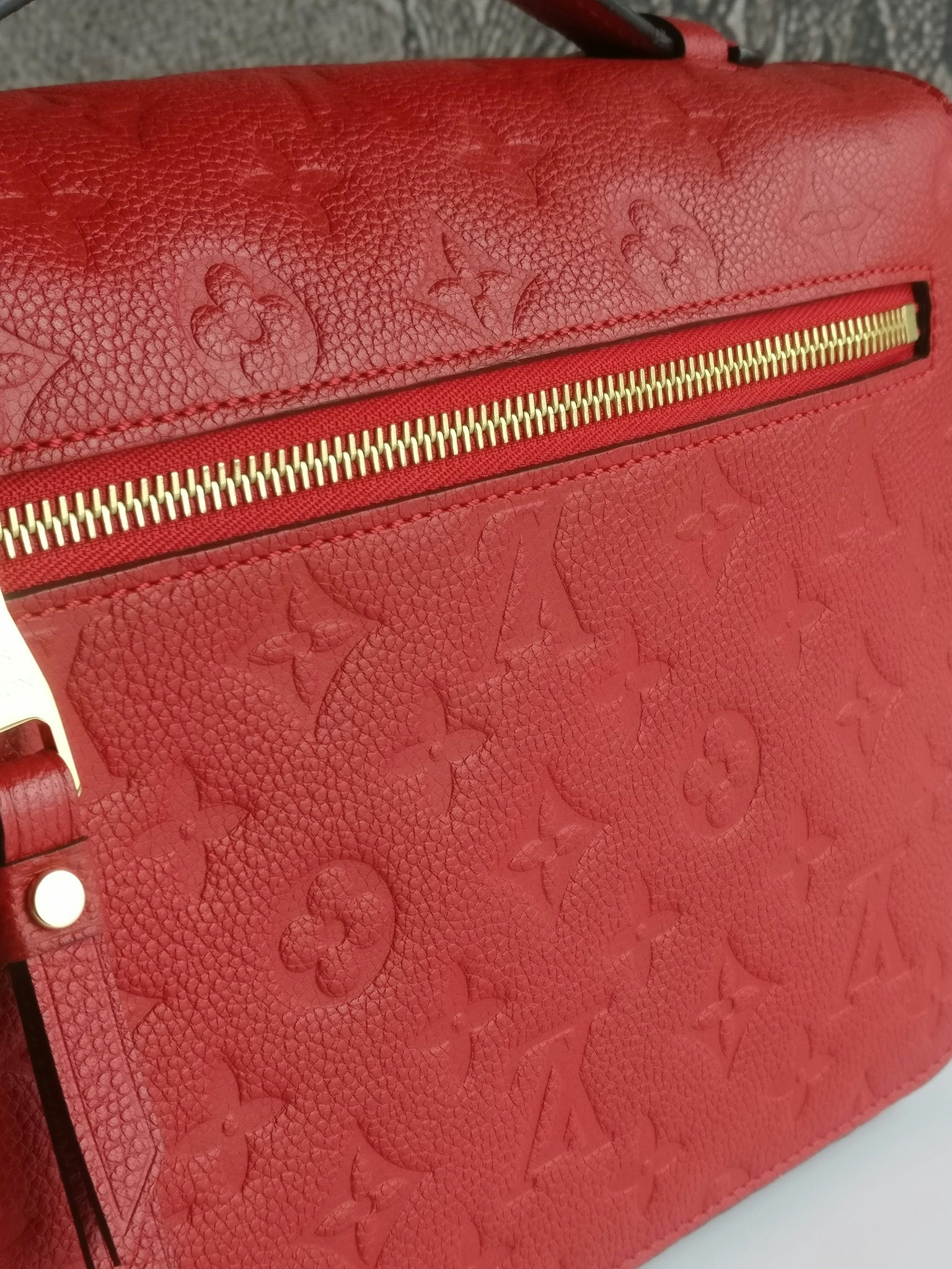 LOUIS VUITTON Empreinte Pochette Metis Cherry 1282409