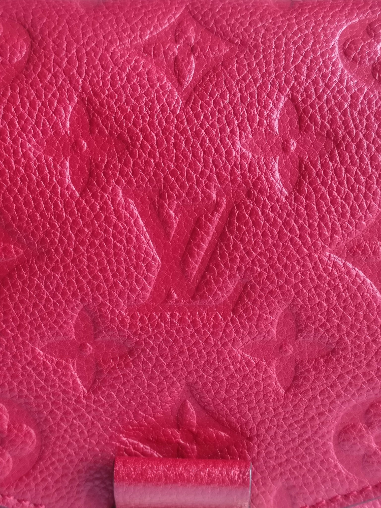 Louis Vuitton Pochette Metis empreinte cherry