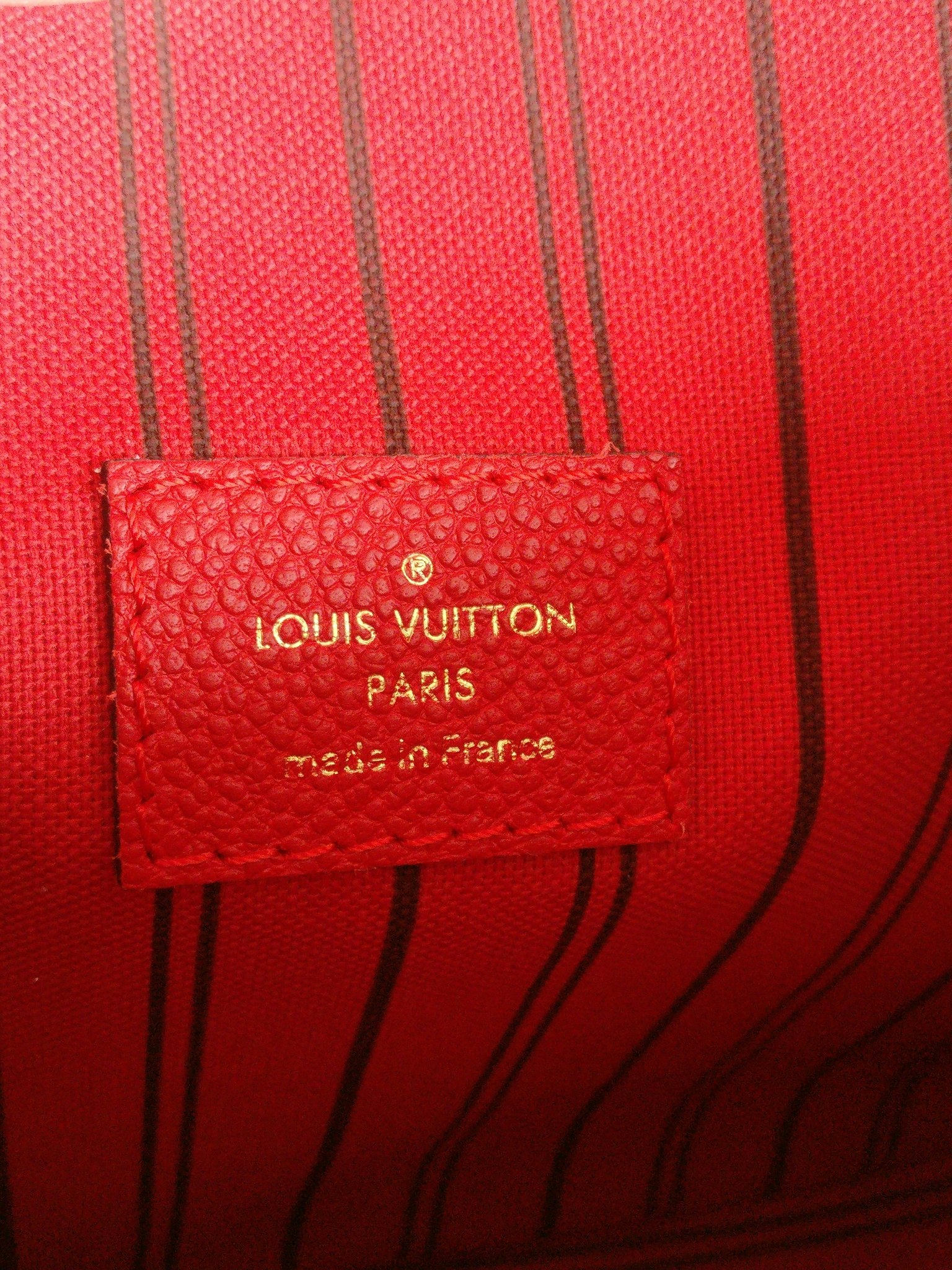 Louis Vuitton Pochette Metis empreinte cherry