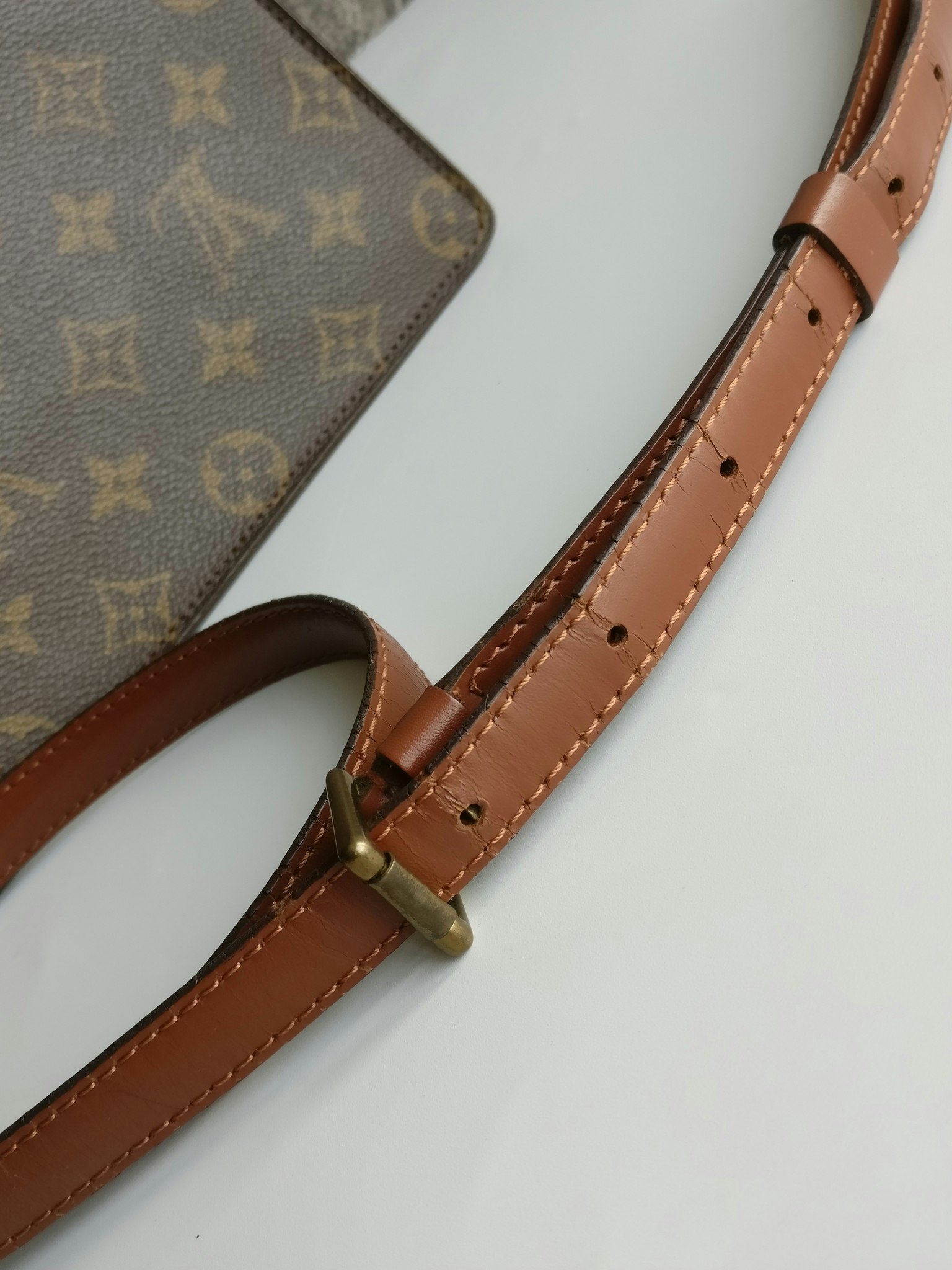 Louis Vuitton Monceau 26