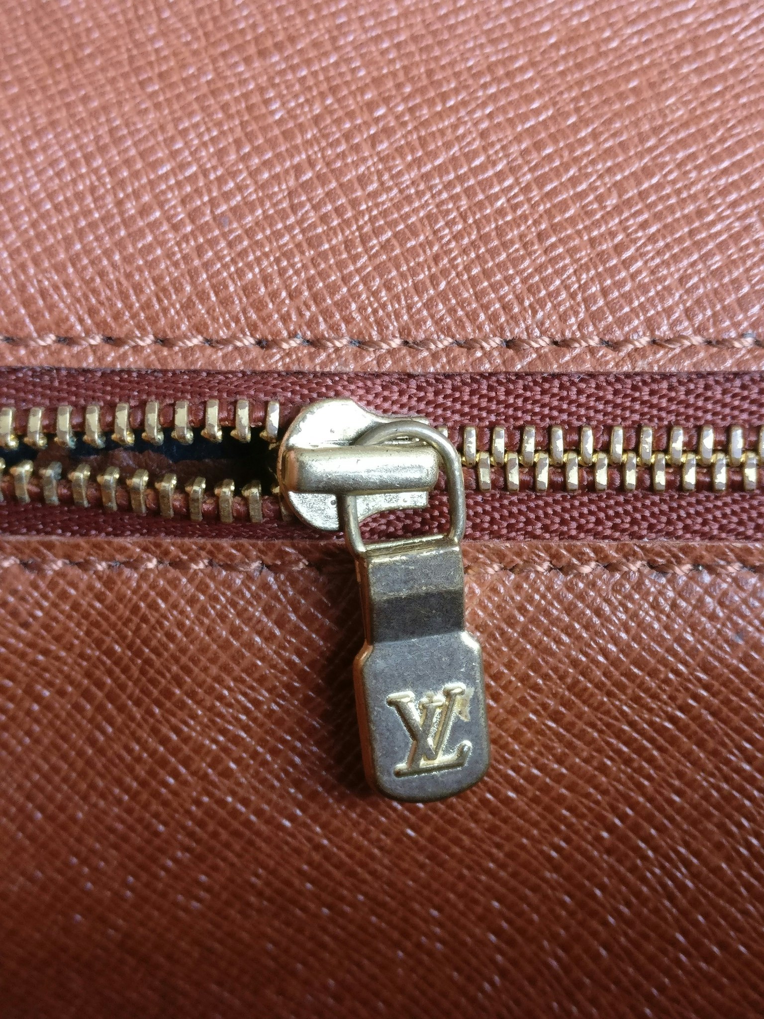 Louis Vuitton Monceau 26