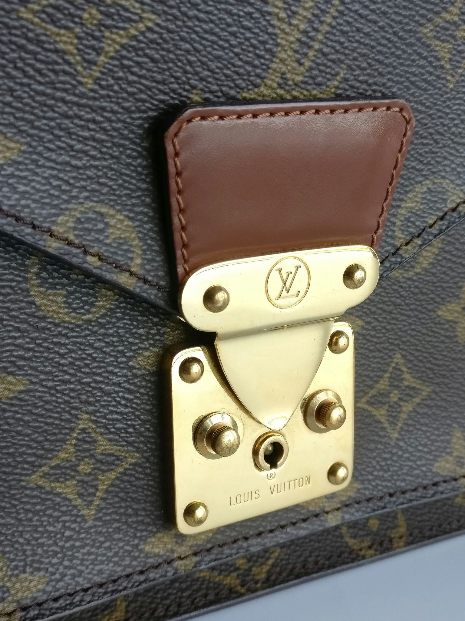 Louis Vuitton Monceau 26