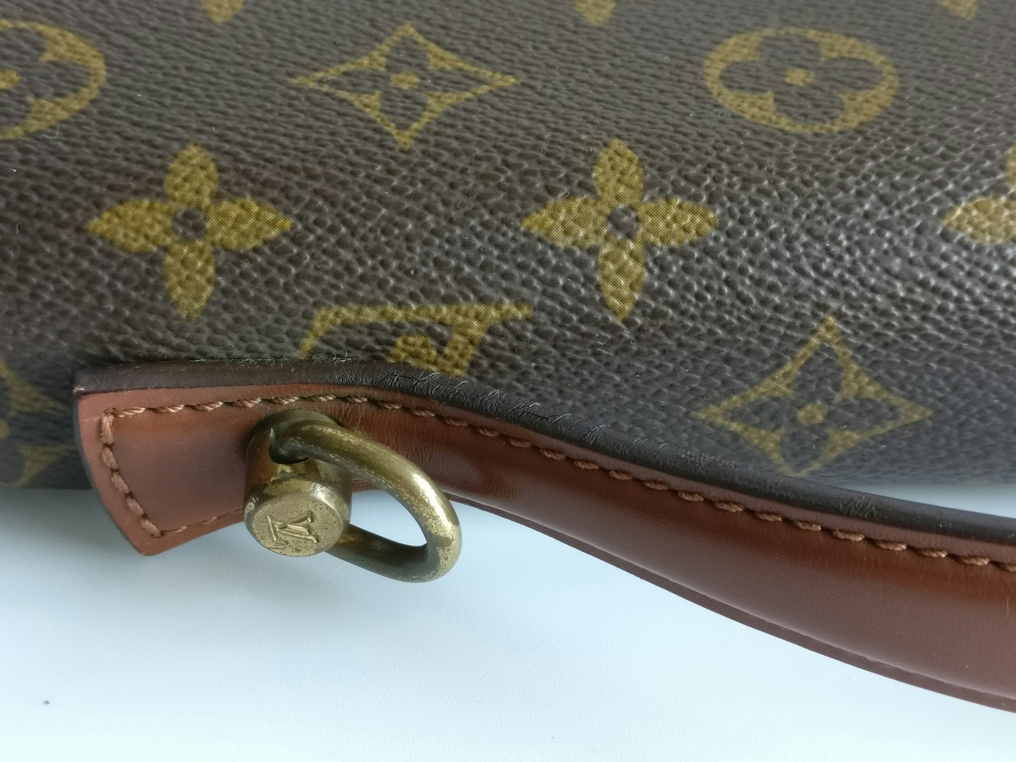 Louis Vuitton Monceau 26