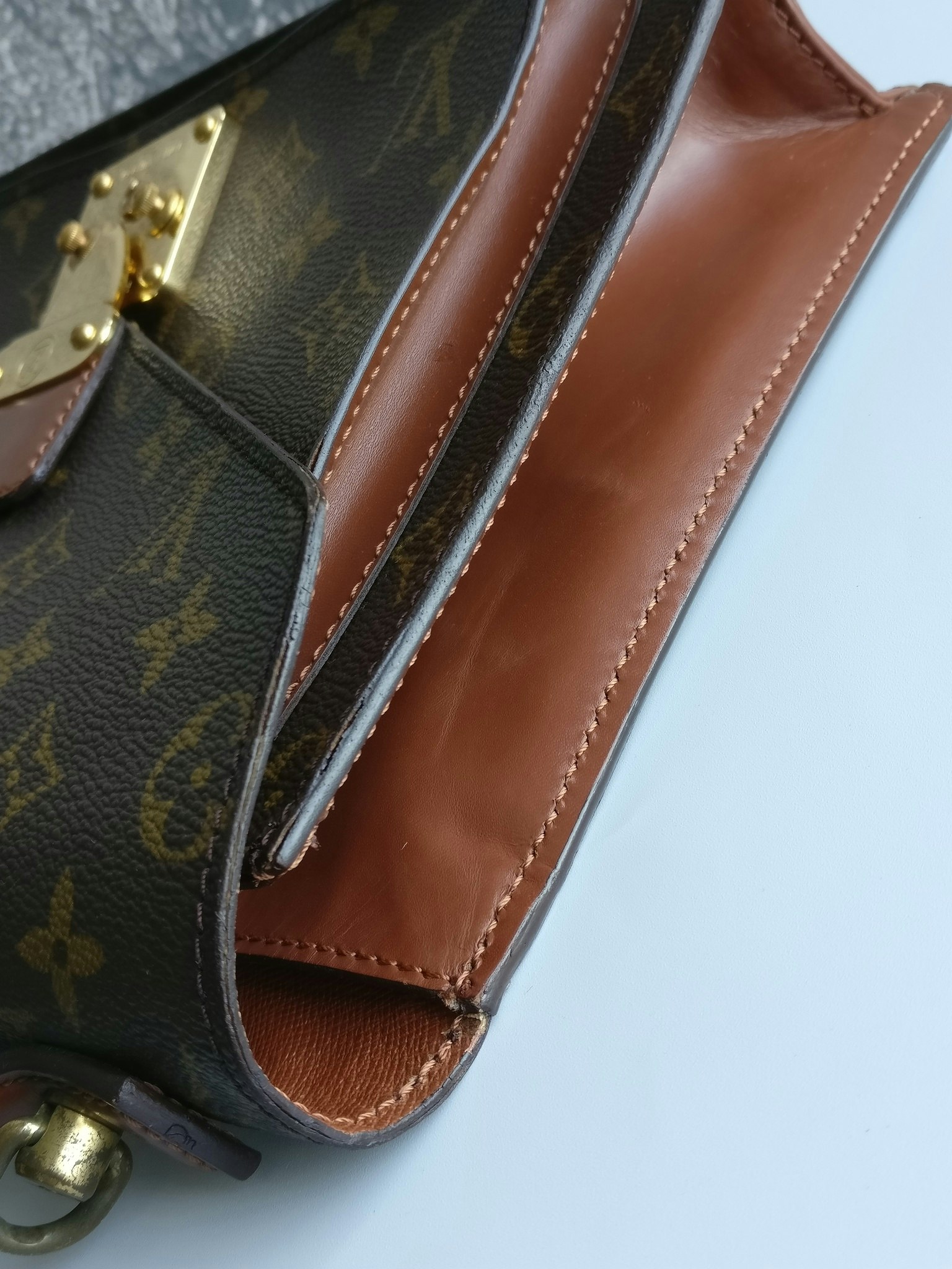 Louis Vuitton Monceau 26