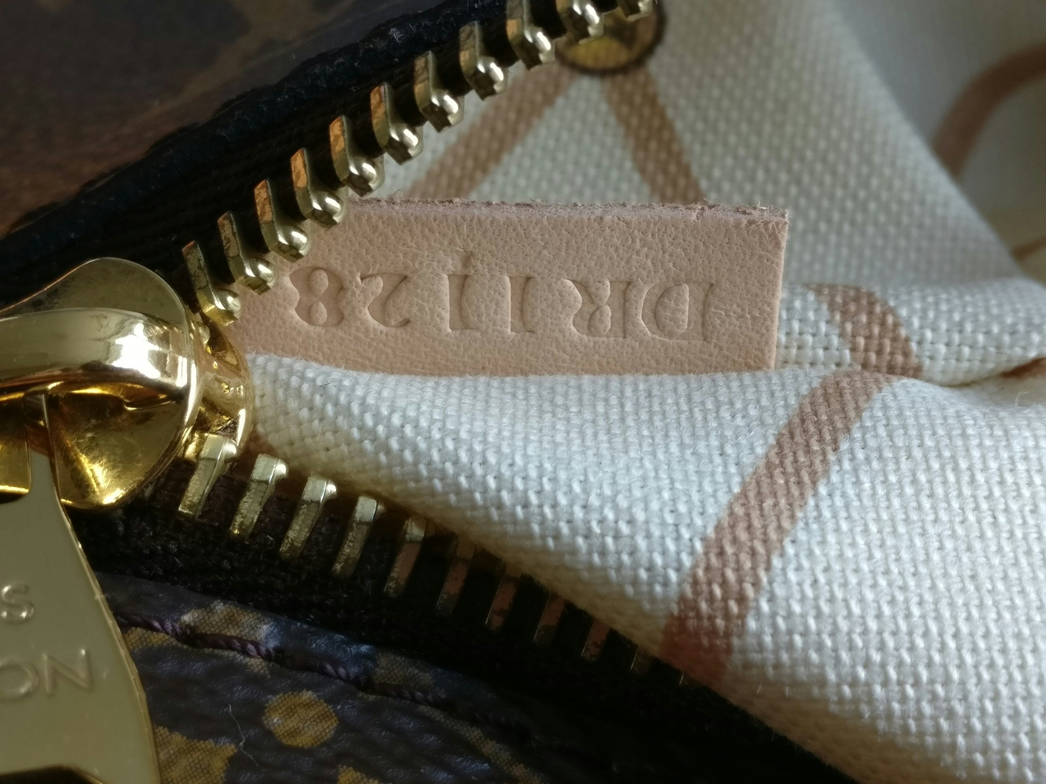 Louis Vuitton Pochette Metis Summer Trunks