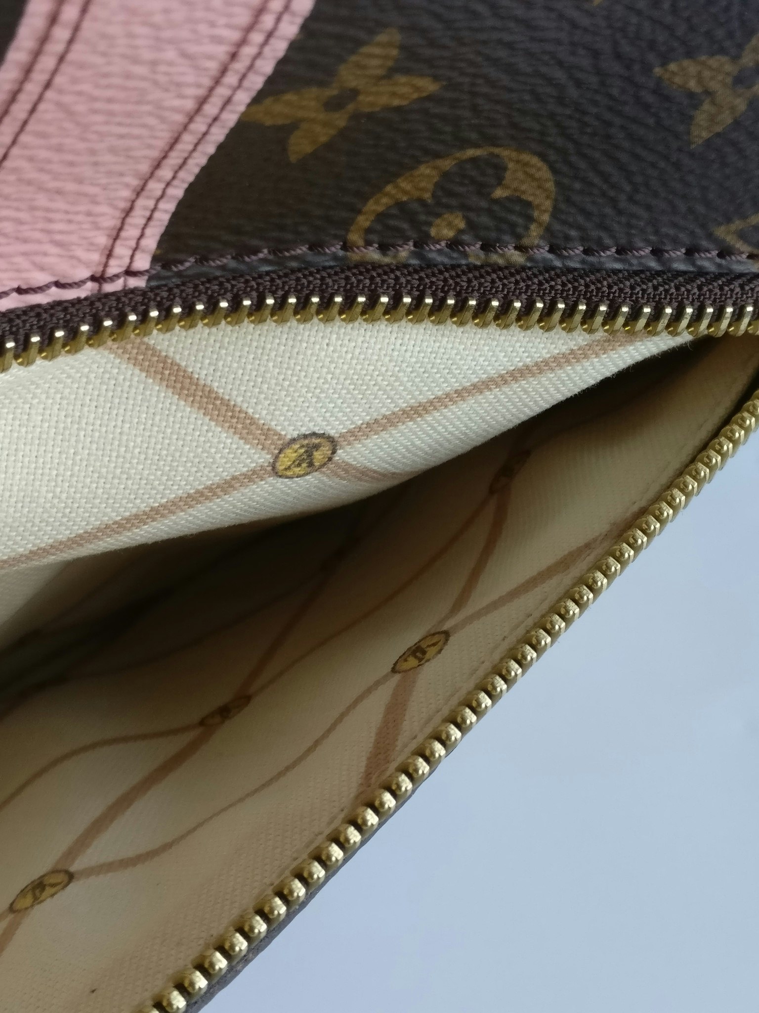 LOUIS VUITTON Monogram LIMITED EDITION Summer Trunks Toiletry