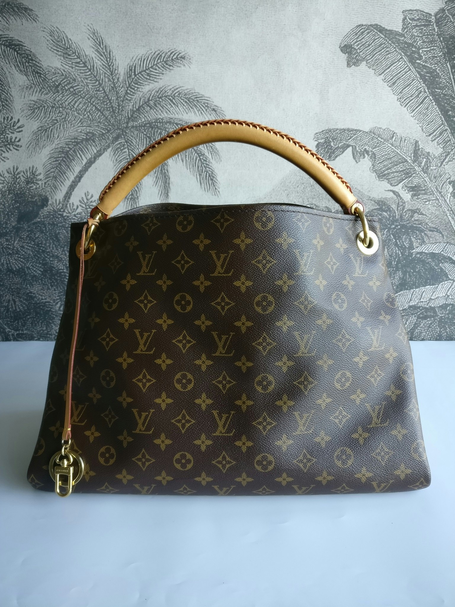 louis vuitton artsy mm discontinued