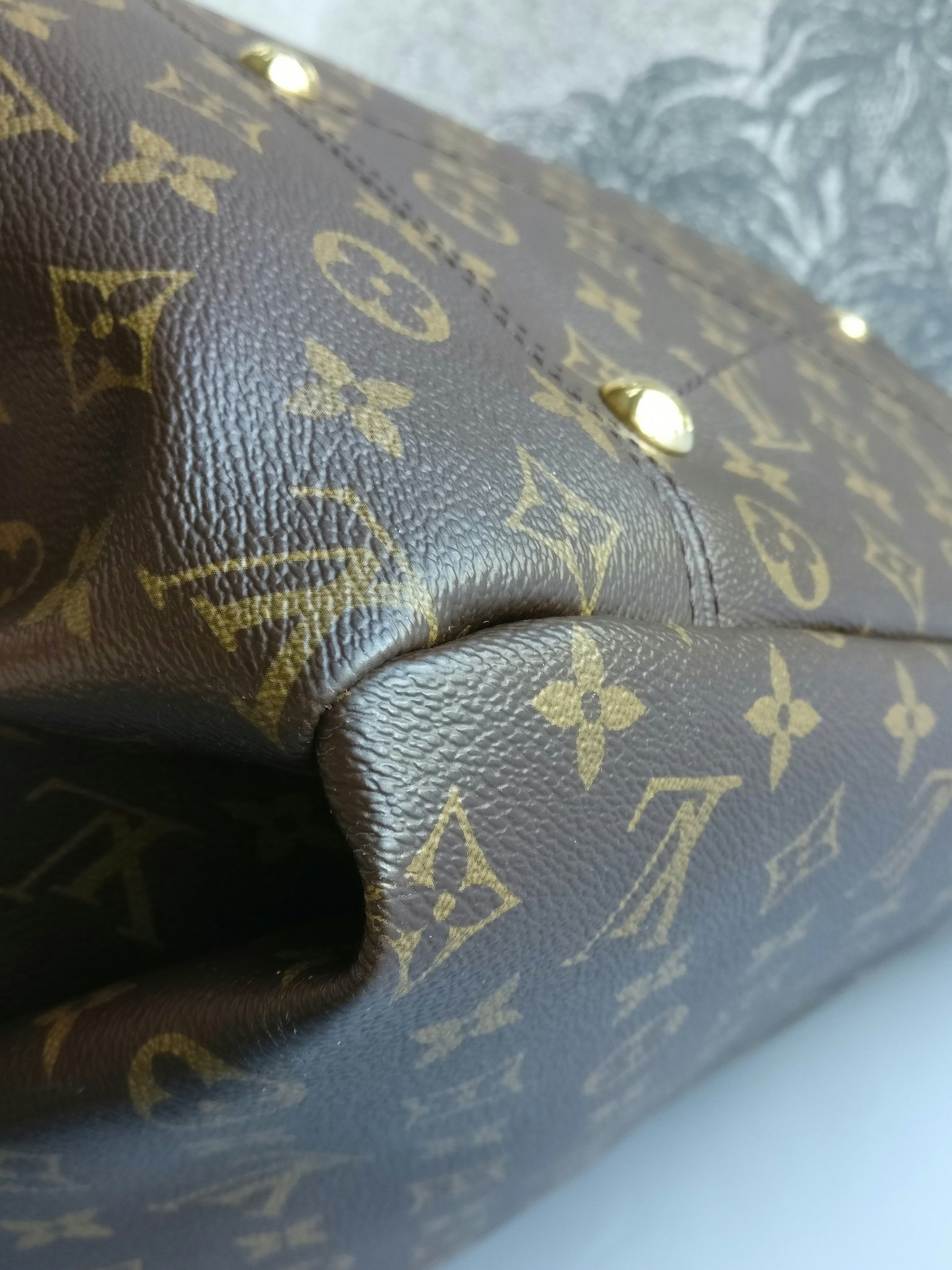 FOR SALE* Louis Vuitton Artsy MM Discontinued Style Authentic for