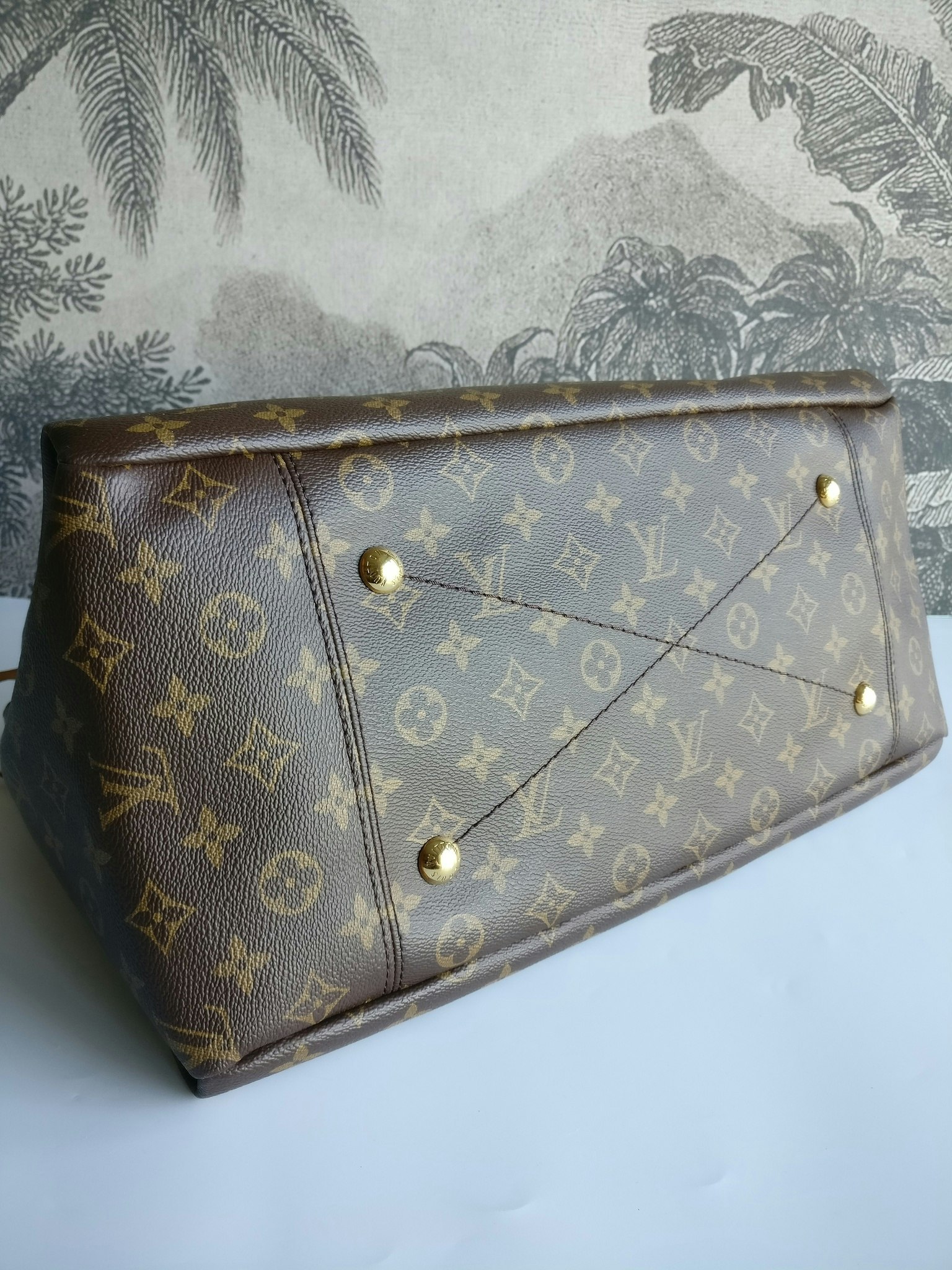 Louis Vuitton Artsy MM