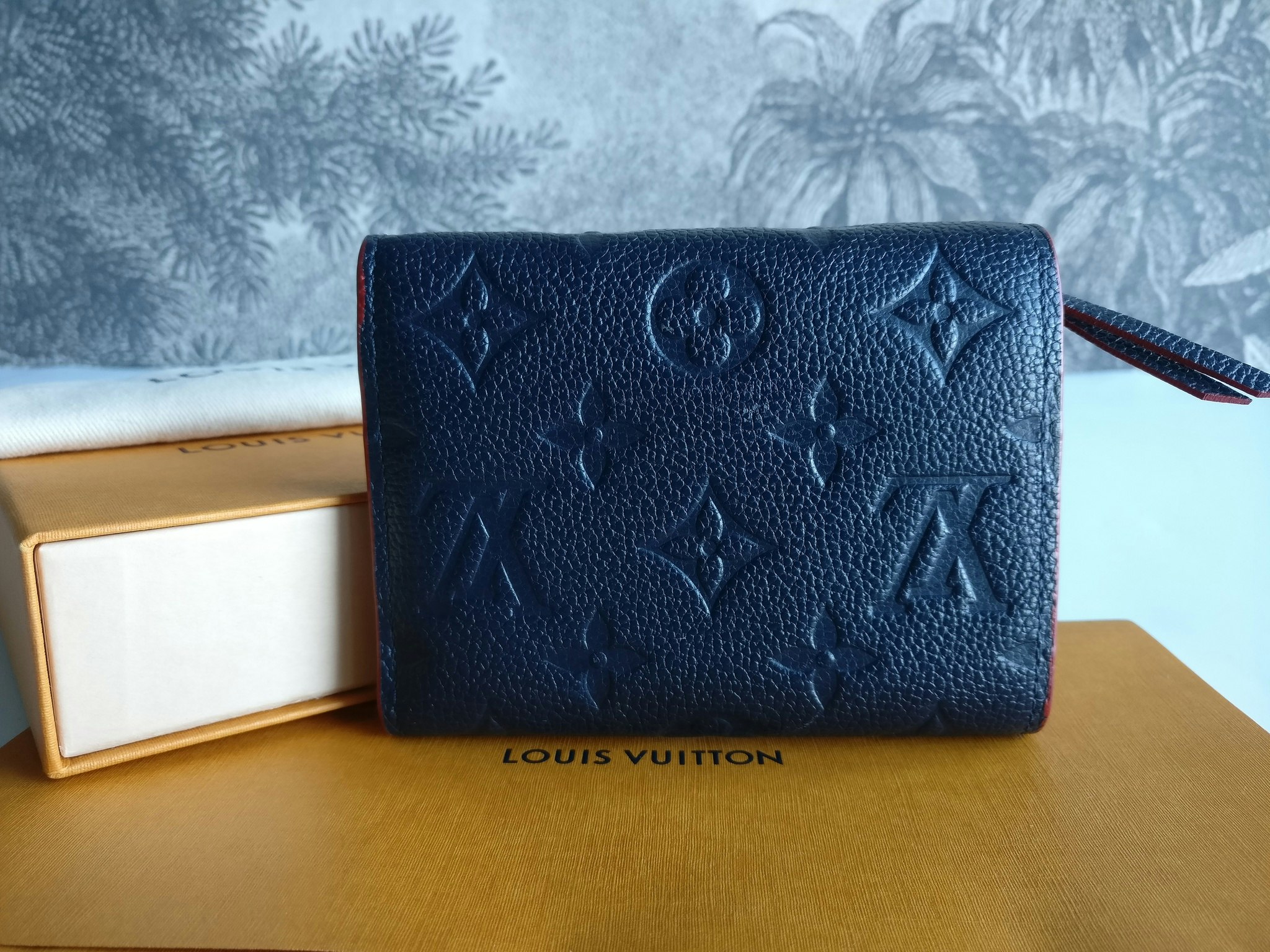 Louis Vuitton Victorine Wallet empreinte marine rouge