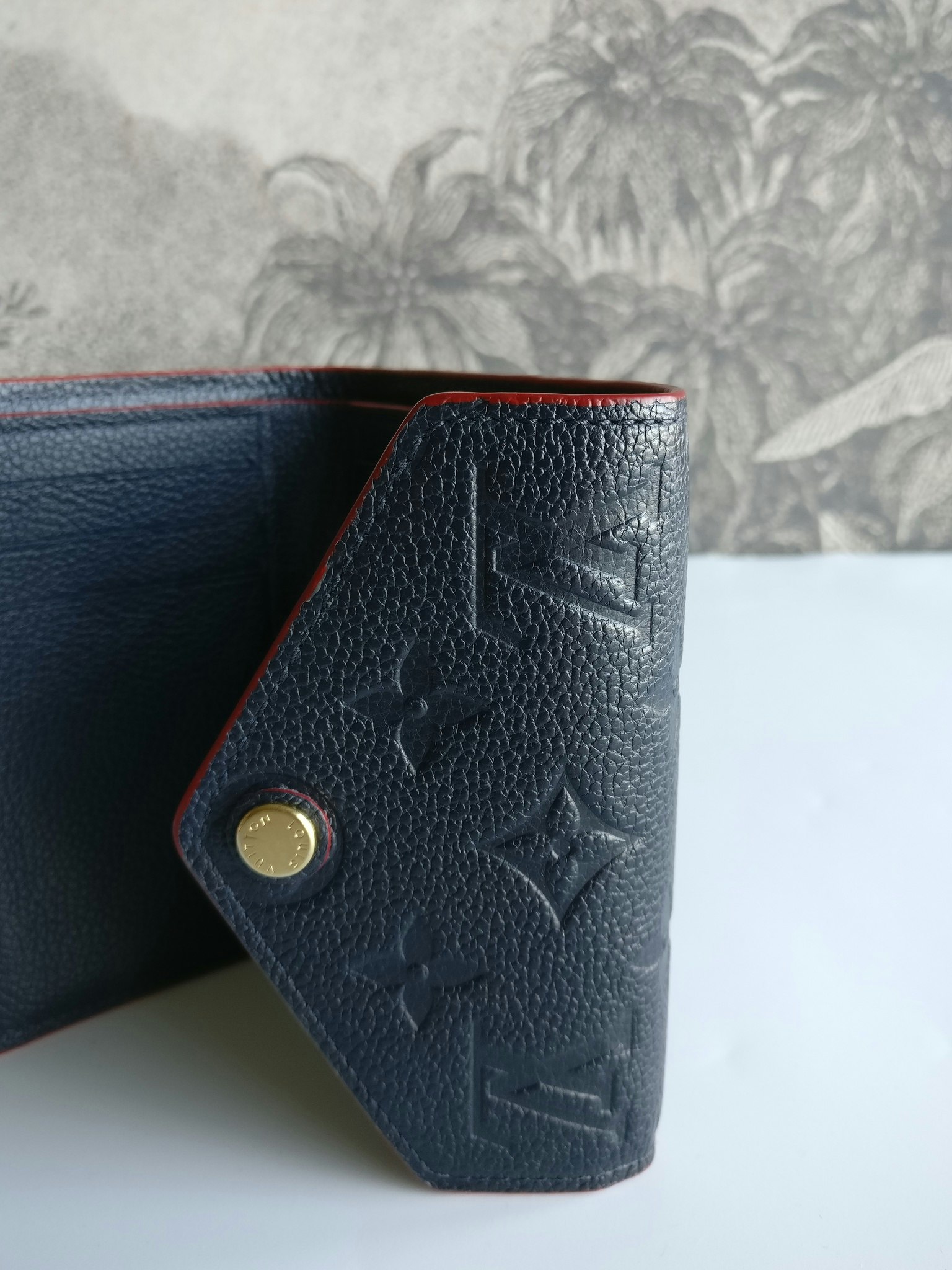 Louis Vuitton Victorine Wallet empreinte marine rouge