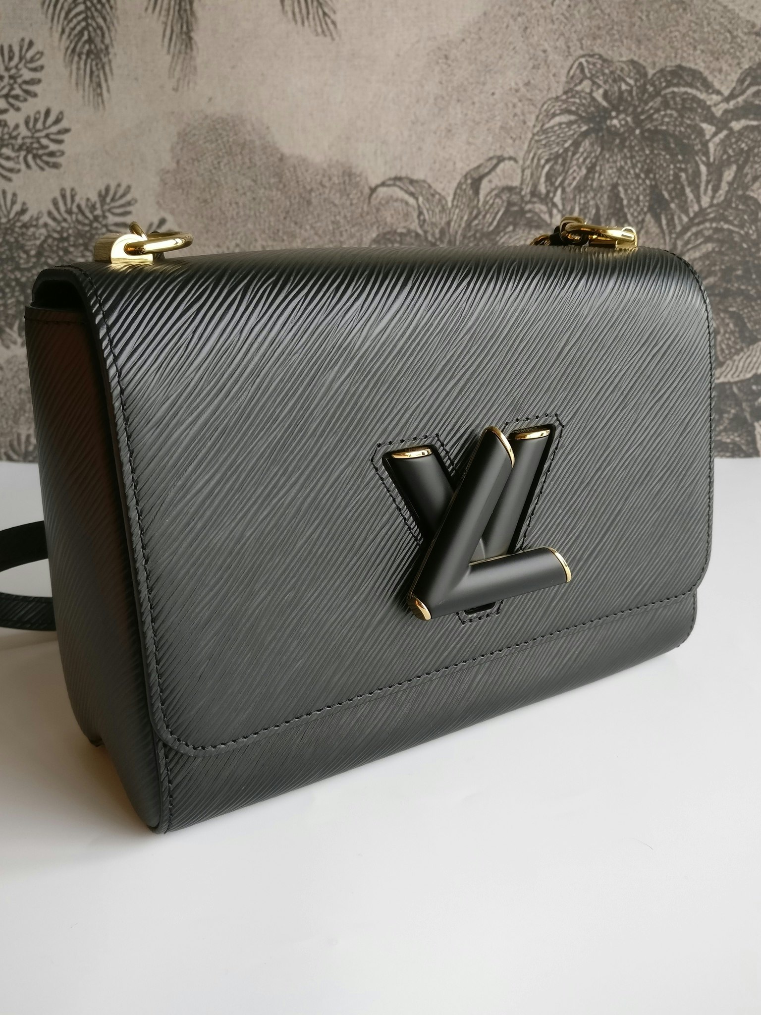 Louis Vuitton Twist MM GHW