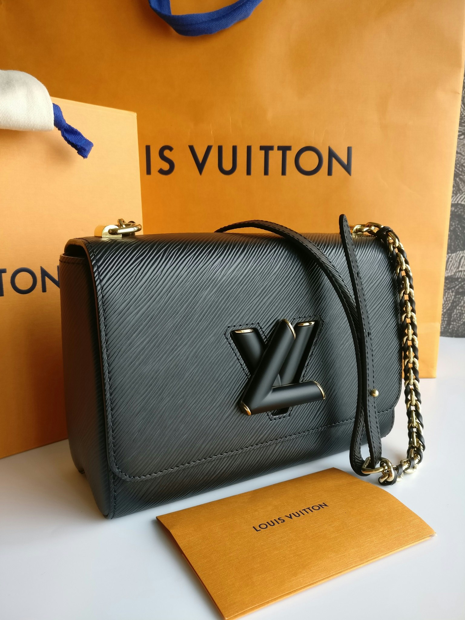 Louis Vuitton Twist MM GHW