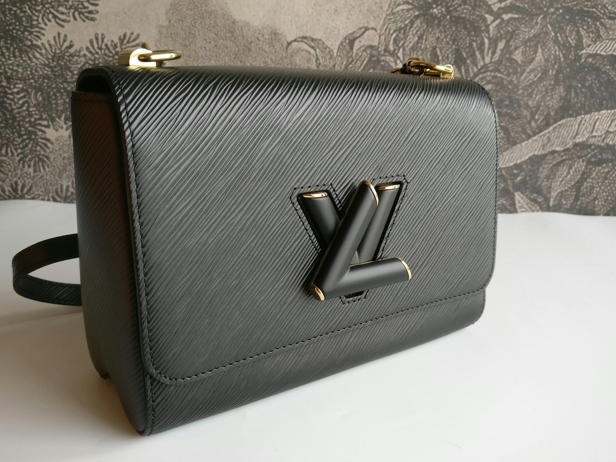 Louis Vuitton Twist MM GHW