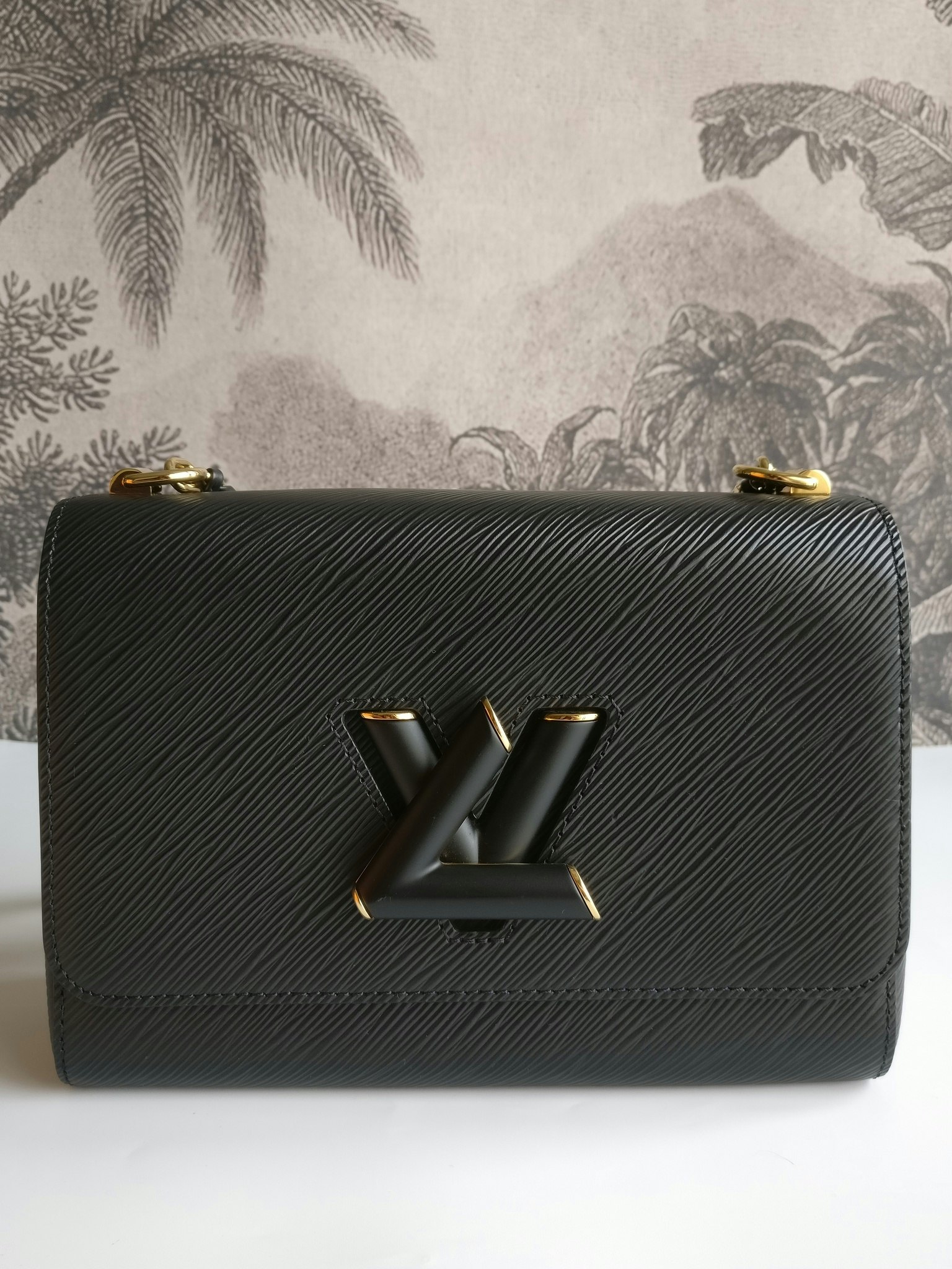 Louis Vuitton Twist MM GHW