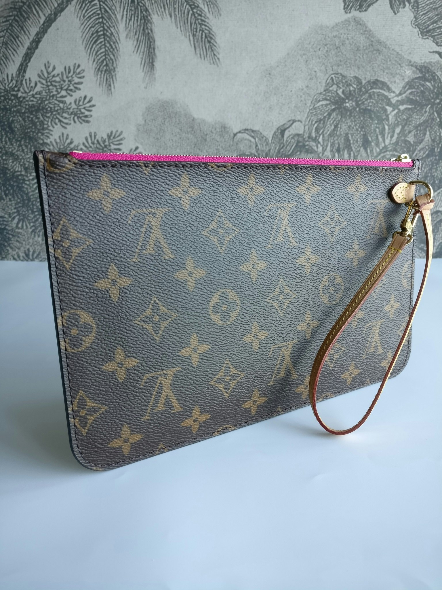 Louis Vuitton Neverfull MM pochette