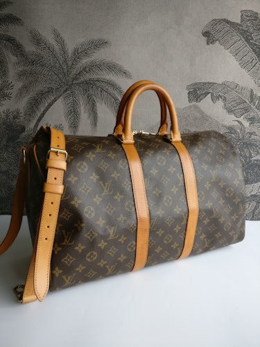 Louis Vuitton Fold me pouch (M80874) in 2023  Louis vuitton bag neverfull,  Everyday essentials products, Louis vuitton