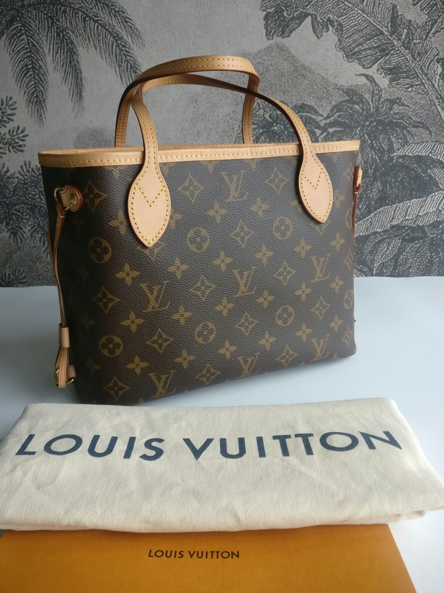 Louis Vuitton Neverfull PM