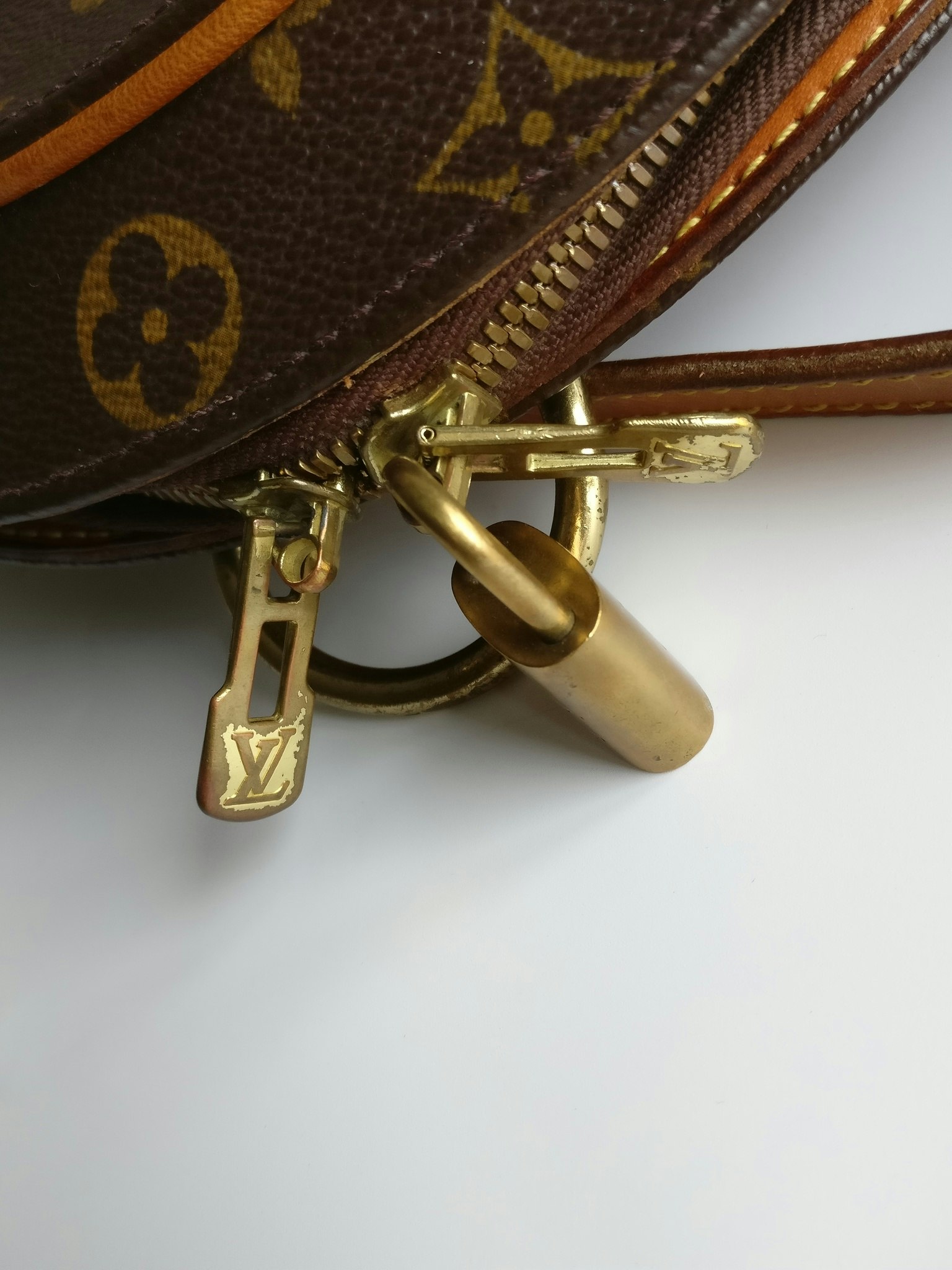 Louis Vuitton Ellipse backpack - Gaja Refashion