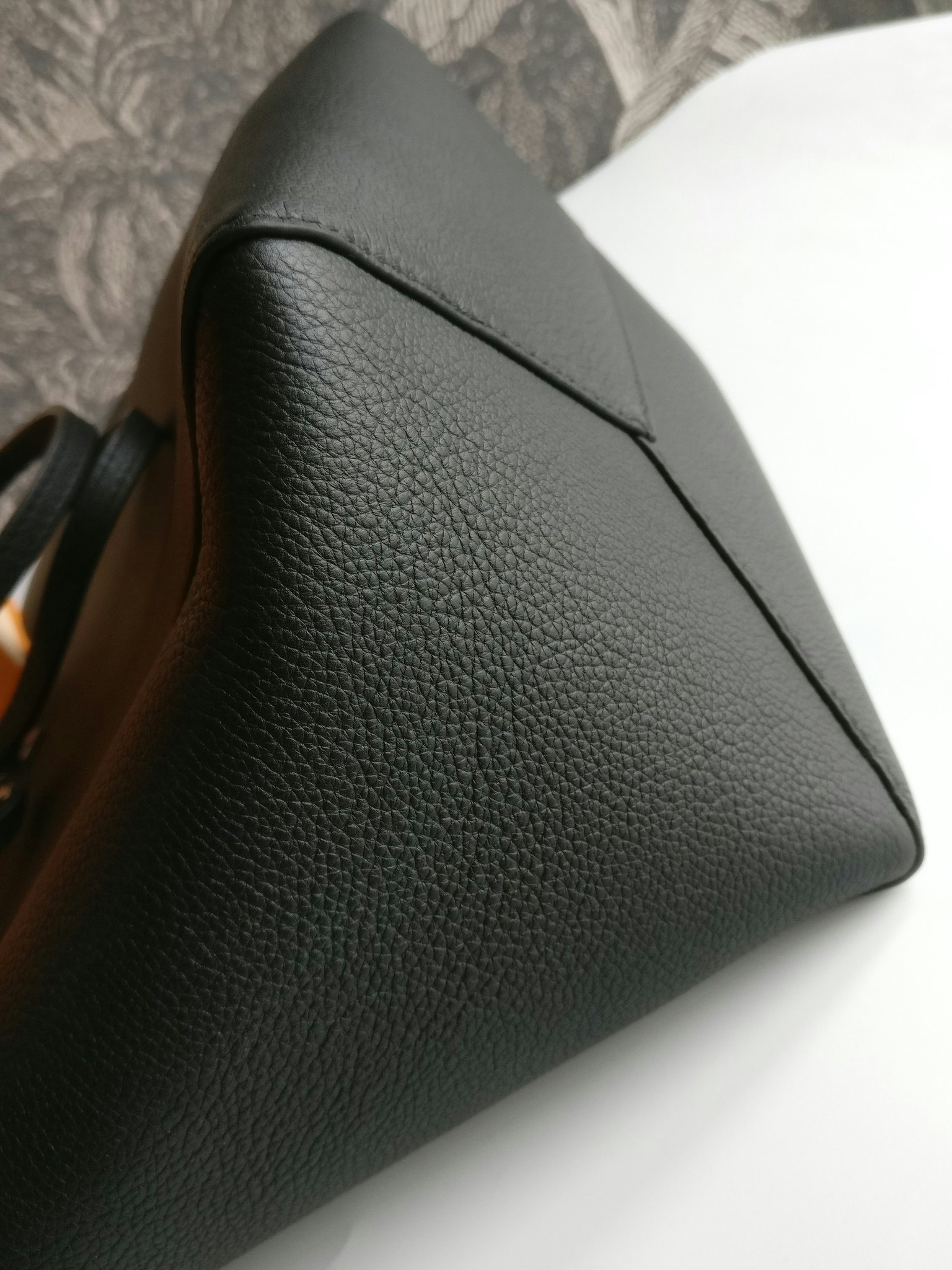 Louis Vuitton Lockme Cabas Leather Black 2311991