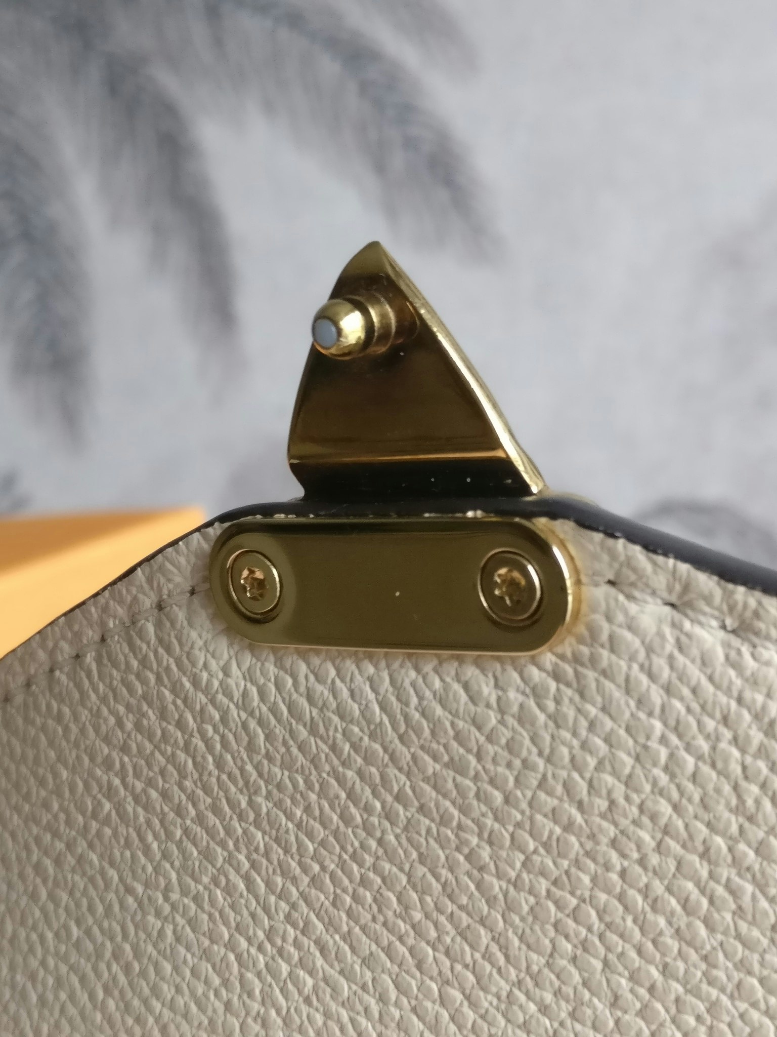 Louis Vuitton Pochette Metis Bicolour Empreinte Creme Bois De Rose