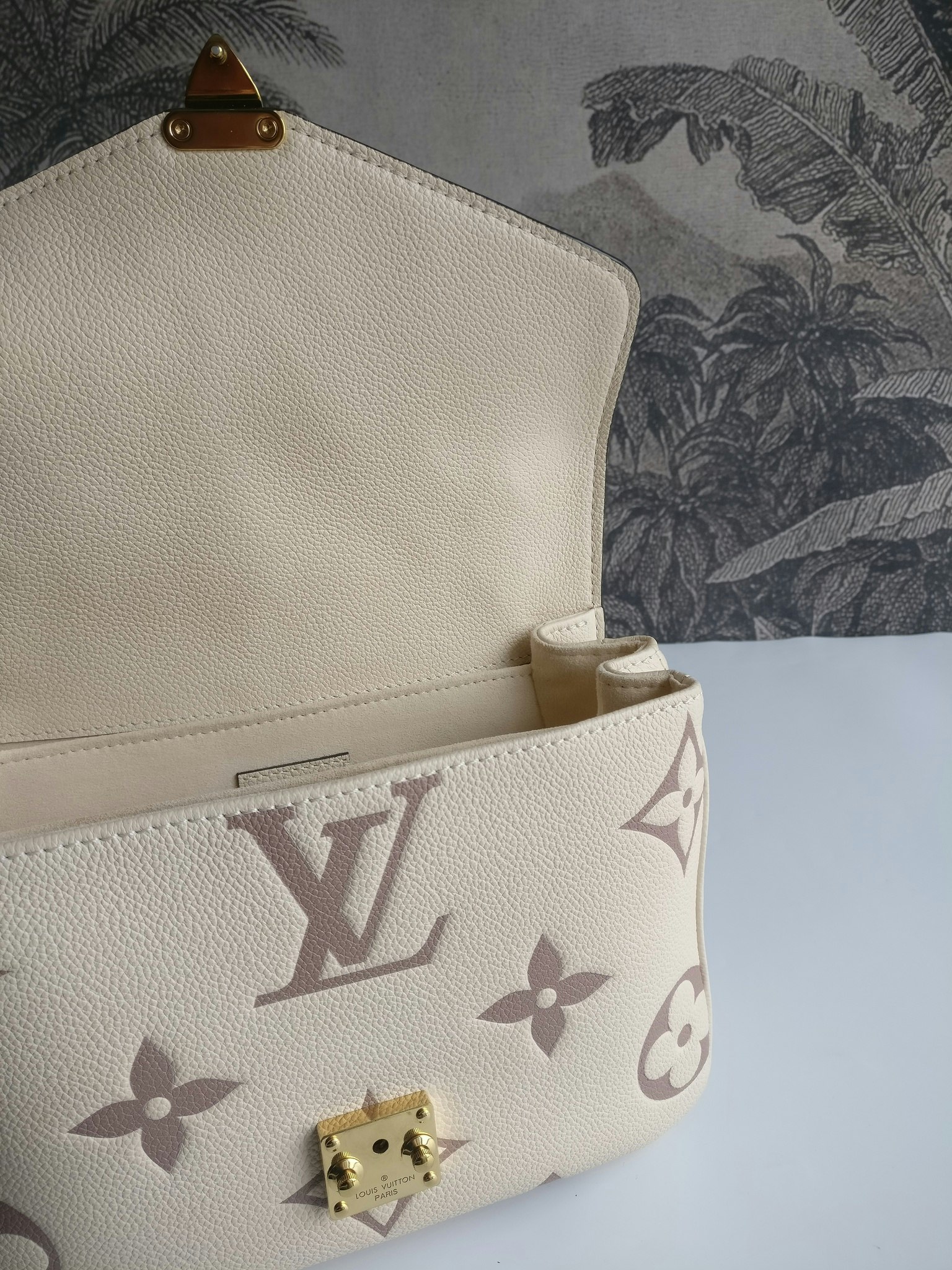 Louis Vuitton Pochette Metis Bicolour Empreinte Creme Bois De Rose