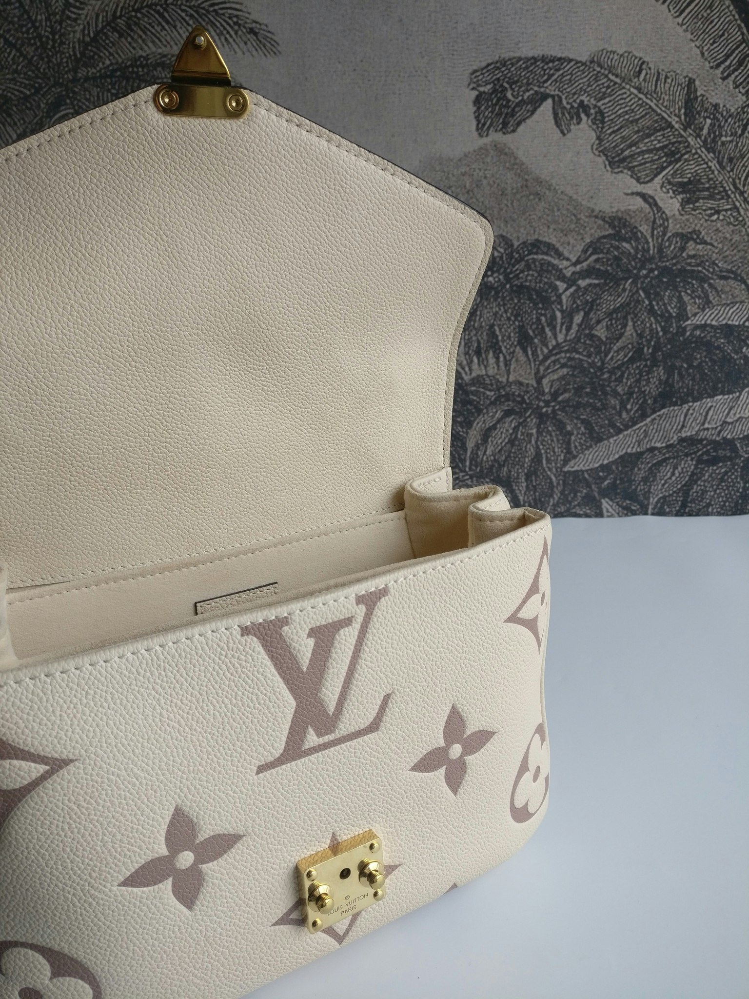 Louis Vuitton Pochette Metis Bicolour Empreinte Creme Bois De Rose