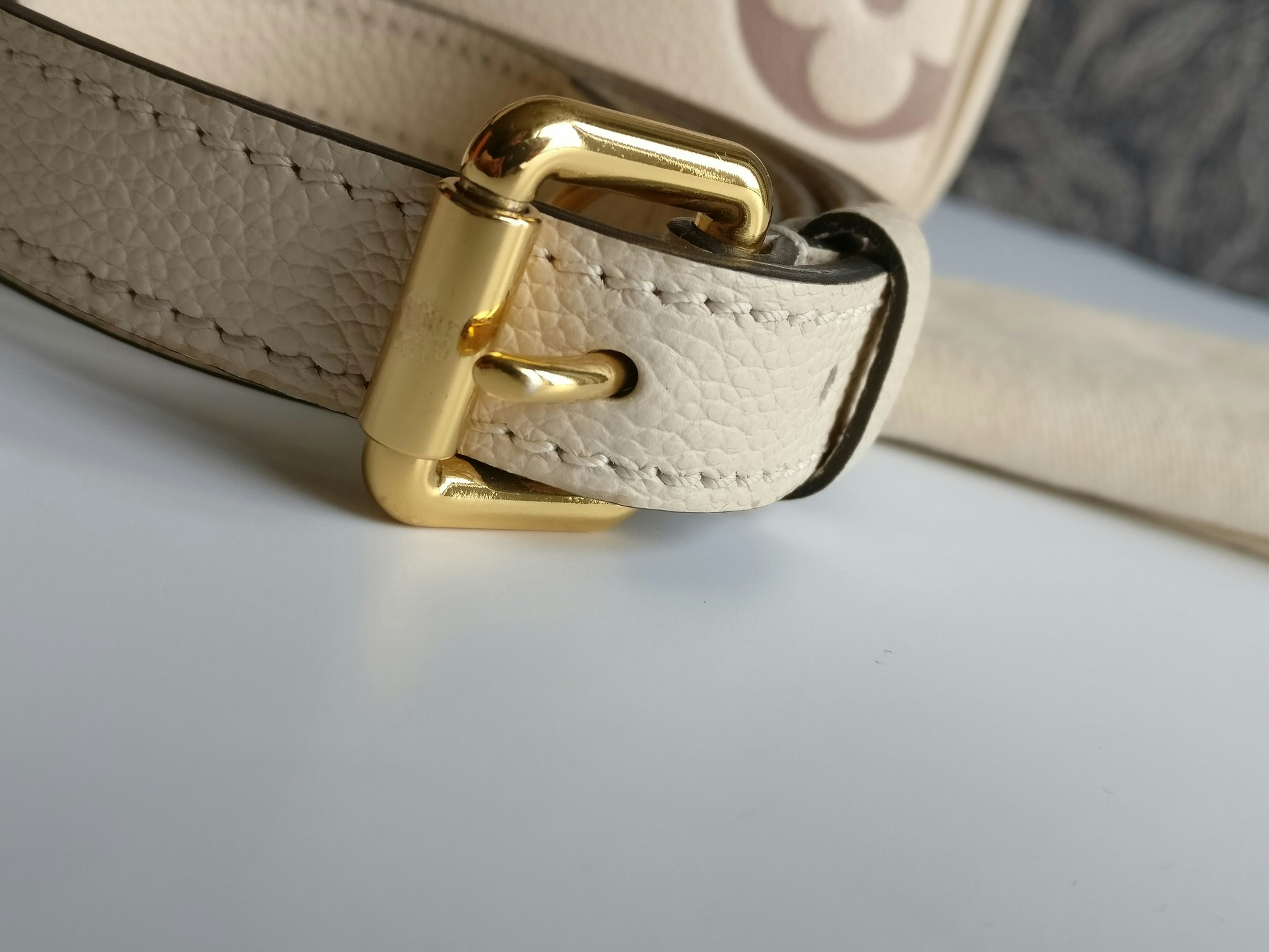 Louis Vuitton Pochette Metis Bicolour Empreinte Creme Bois De Rose