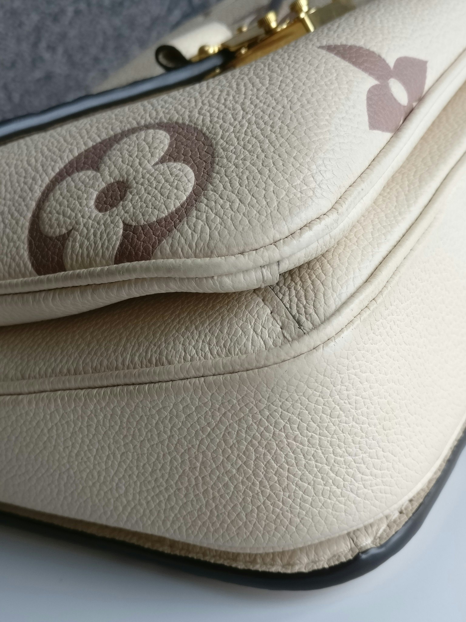 Louis Vuitton Pochette Metis Bicolour Empreinte Creme Bois De Rose