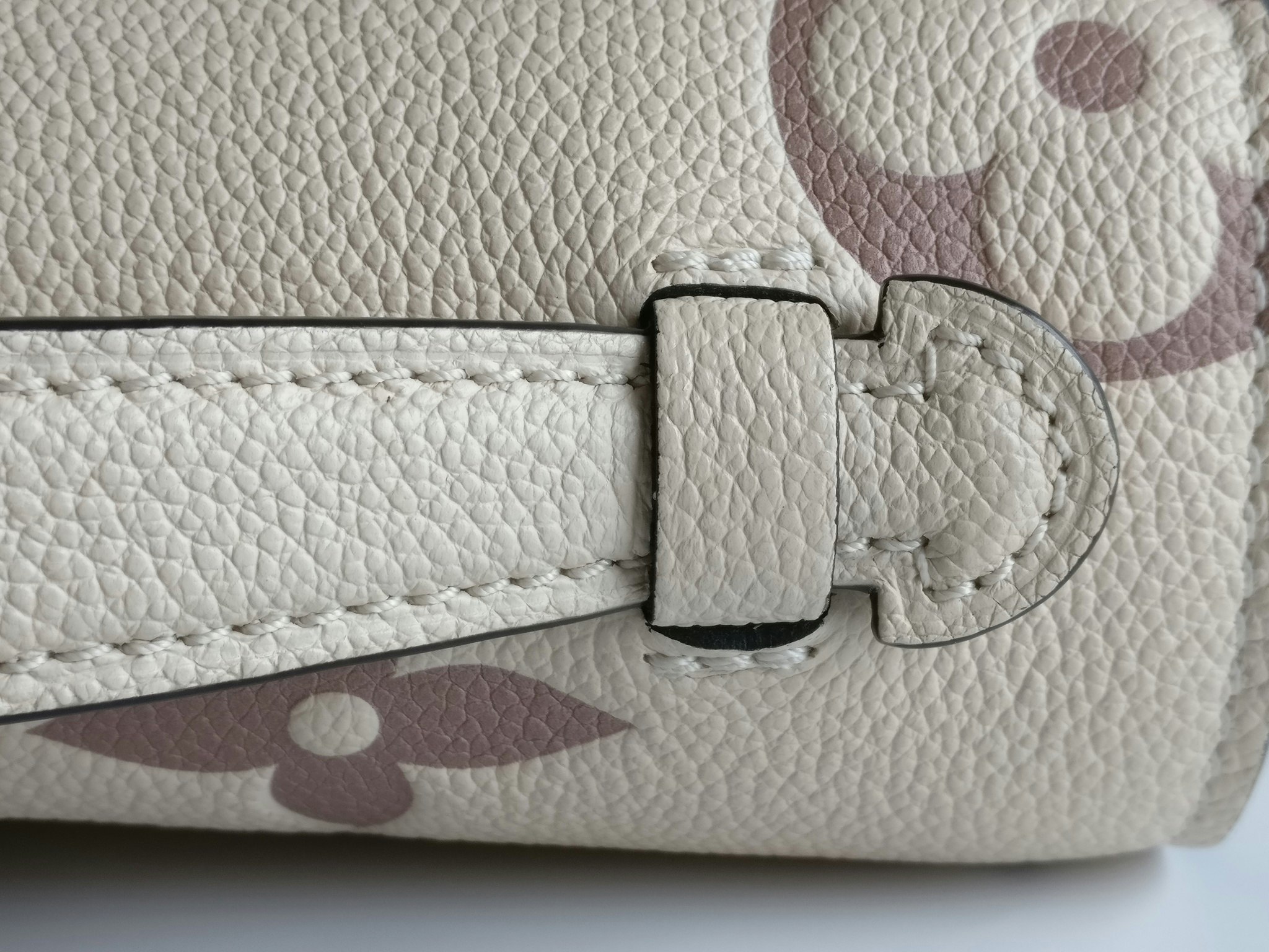 Louis Vuitton Pochette Metis Bicolour Empreinte Creme Bois De Rose