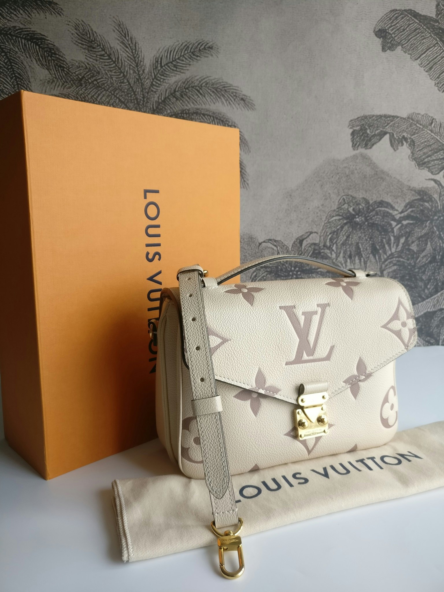 Louis Vuitton Pochette Metis Bicolour Empreinte Creme Bois De Rose