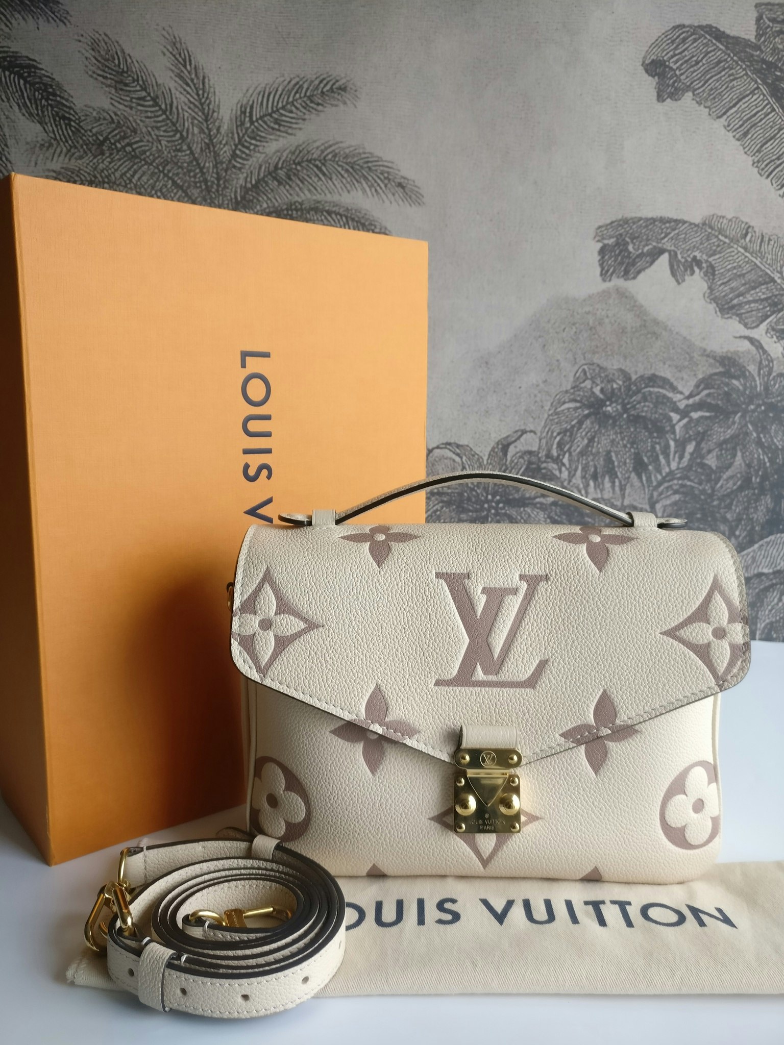 Louis Vuitton Pochette Metis Bicolour Empreinte Creme Bois De Rose