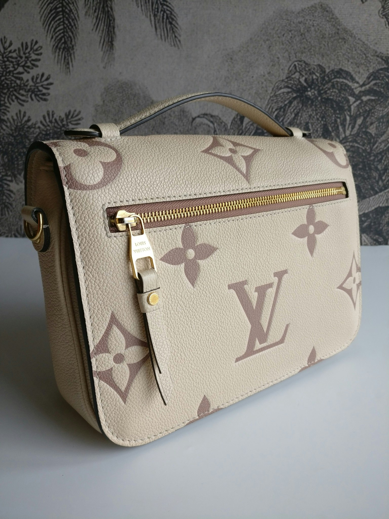 Louis Vuitton Pochette Metis Bicolour Empreinte Creme Bois De Rose