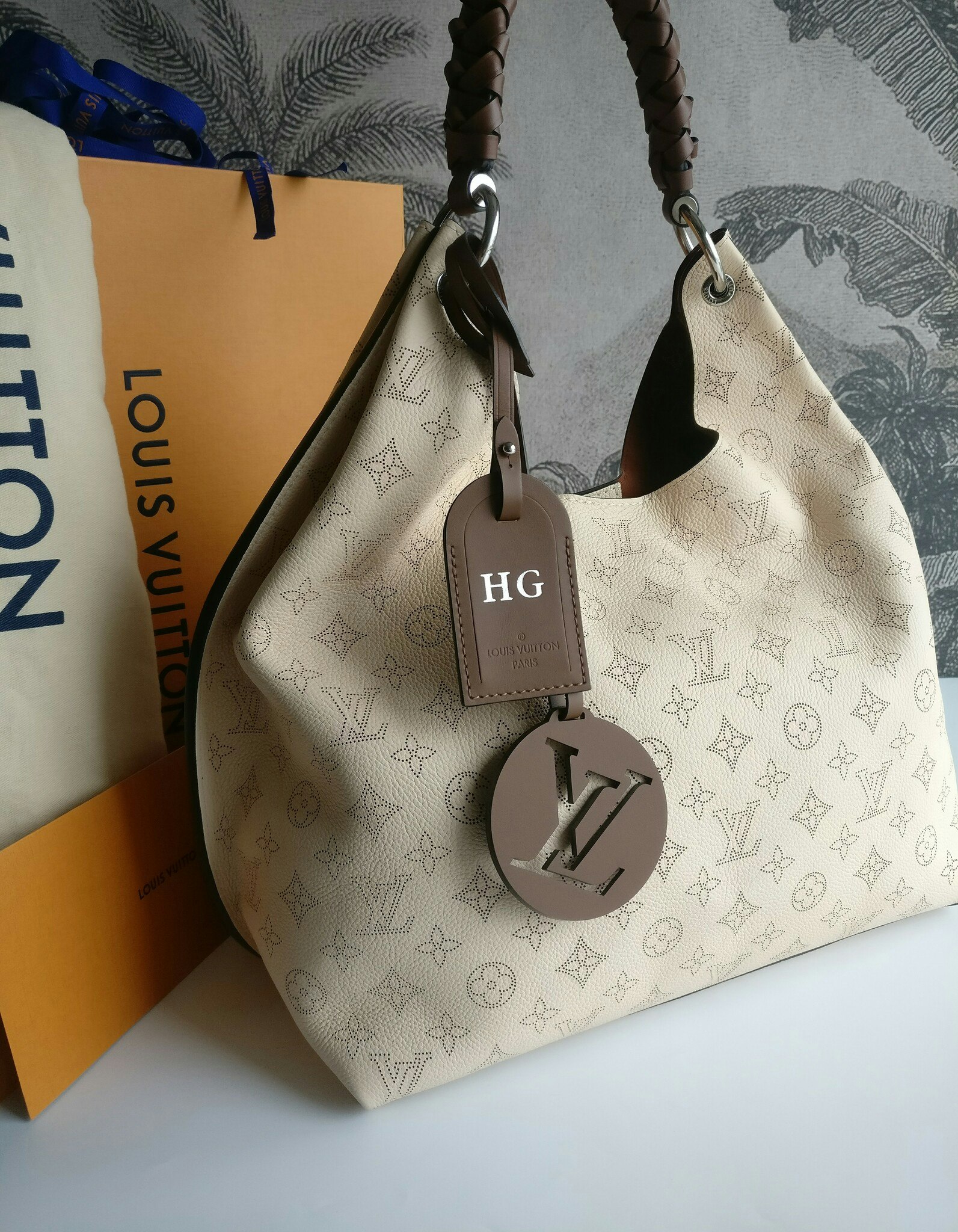 Louis Vuitton Carmel Hobo Creme