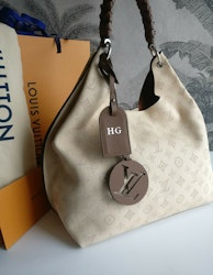 Louis Vuitton Carmel Hobo Creme