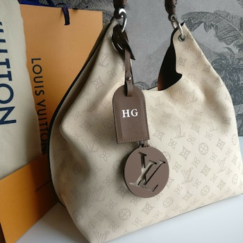 Louis Vuitton Carmel Hobo Creme