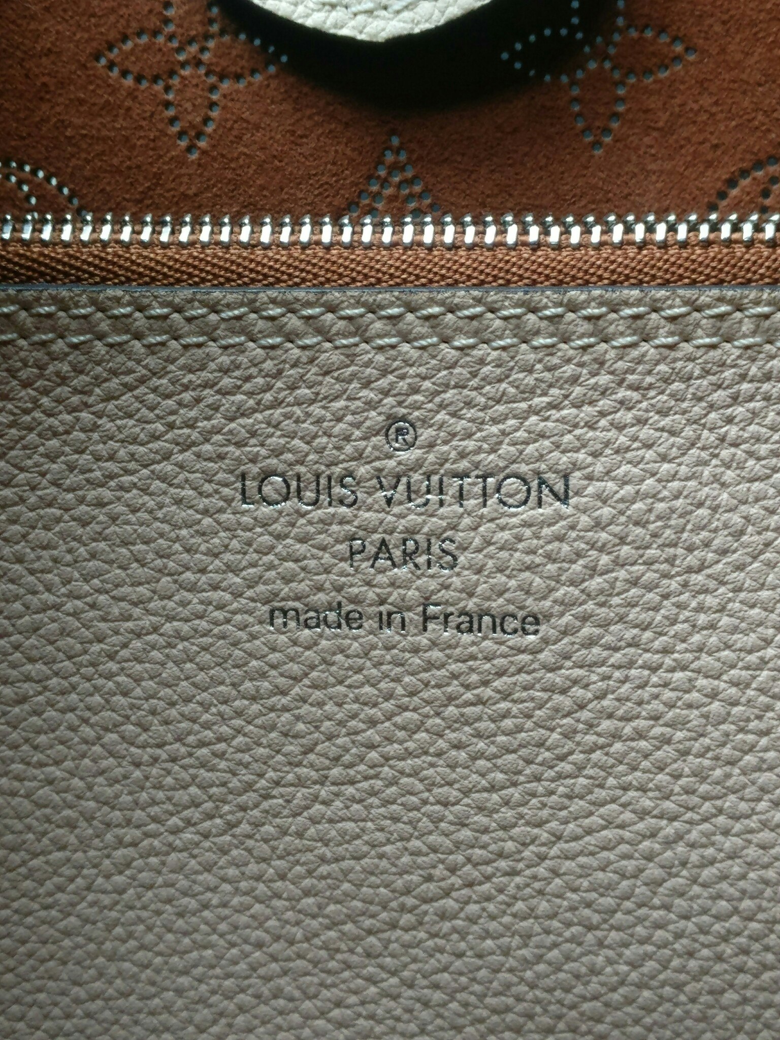 Louis Vuitton Carmel Hobo Creme